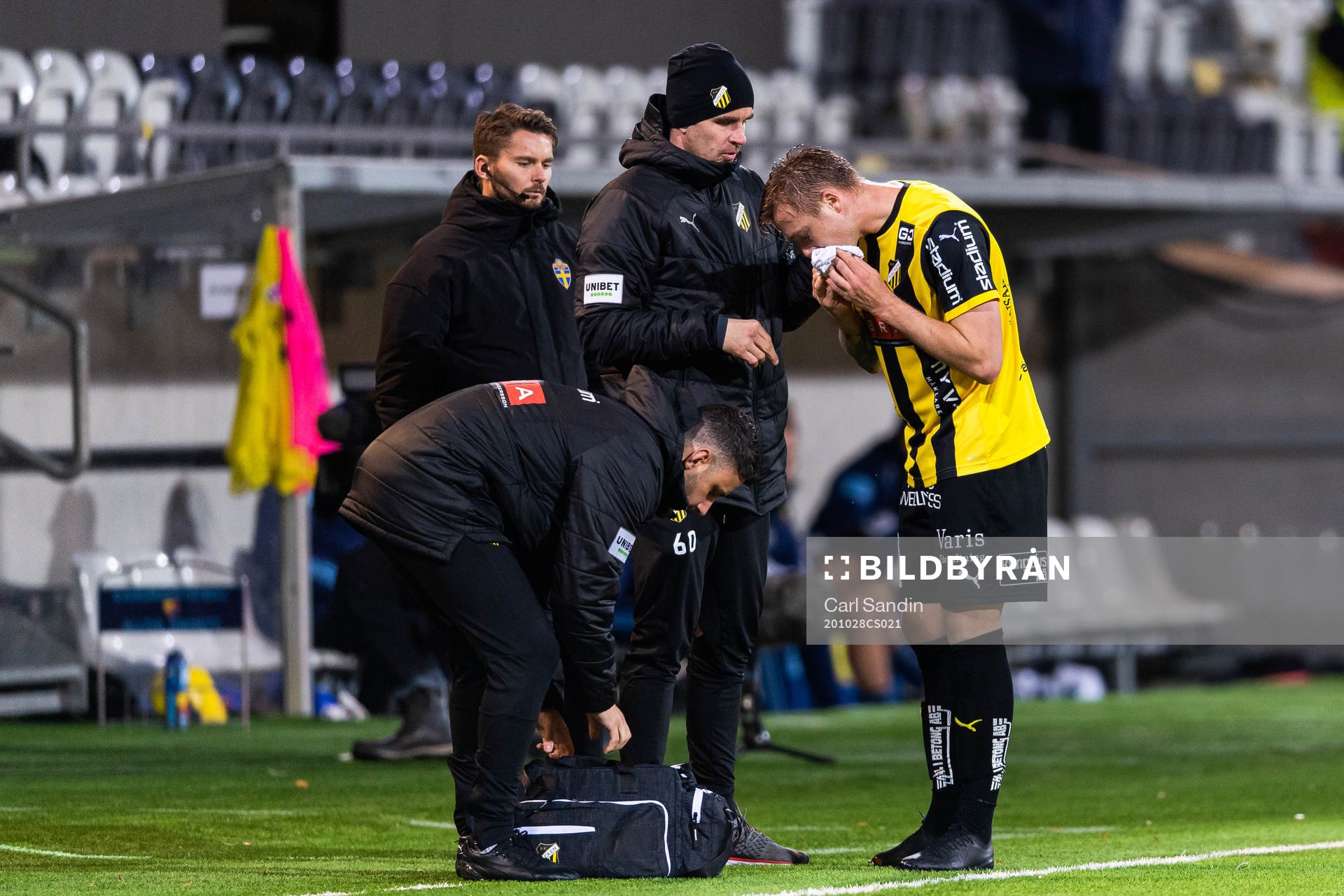 Häckens Alexander Söderlund ses om