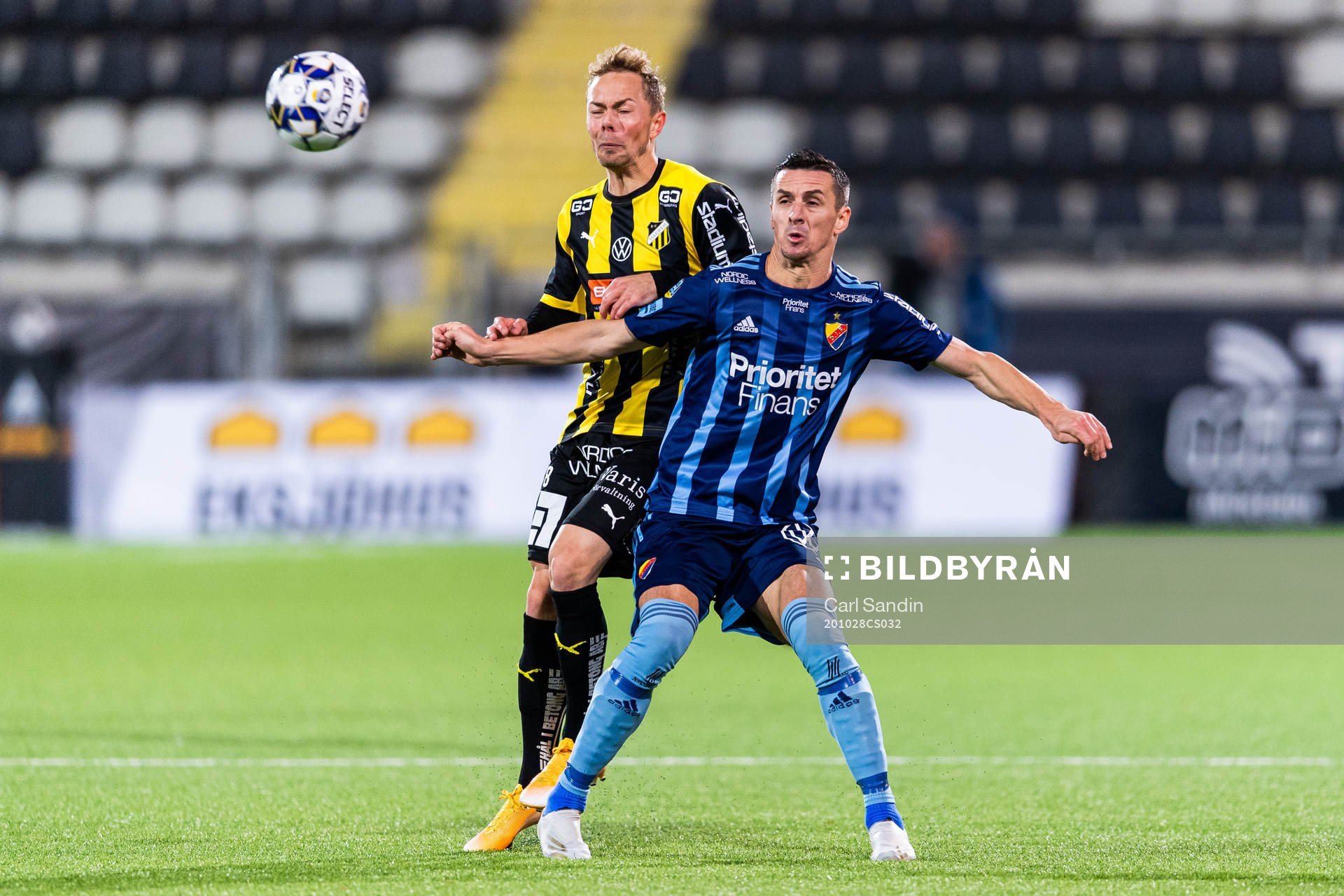 Häckens Adam Andersson och Djurgårdens Haris Radetinac