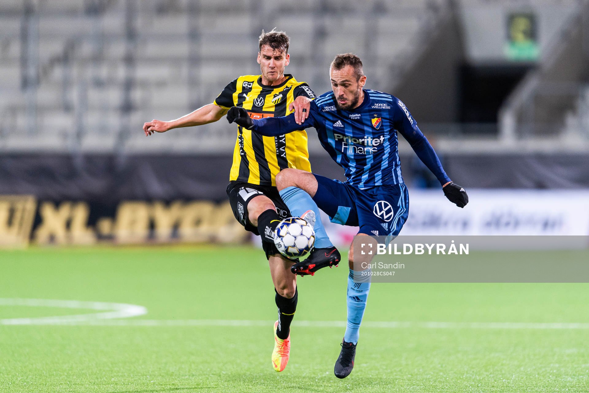 Häckens Johan Hammar och Djurgårdens Emir Kujovic