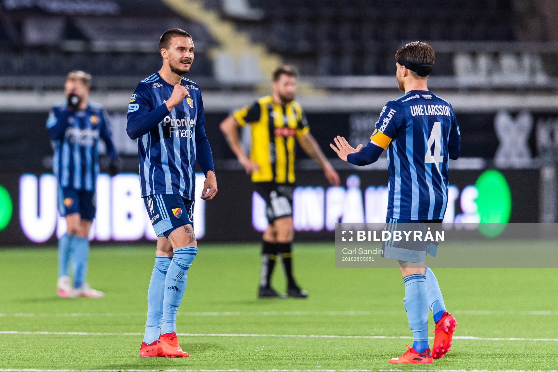 Djurgårdens Erik Berg jublar med Jacob Une Larsson