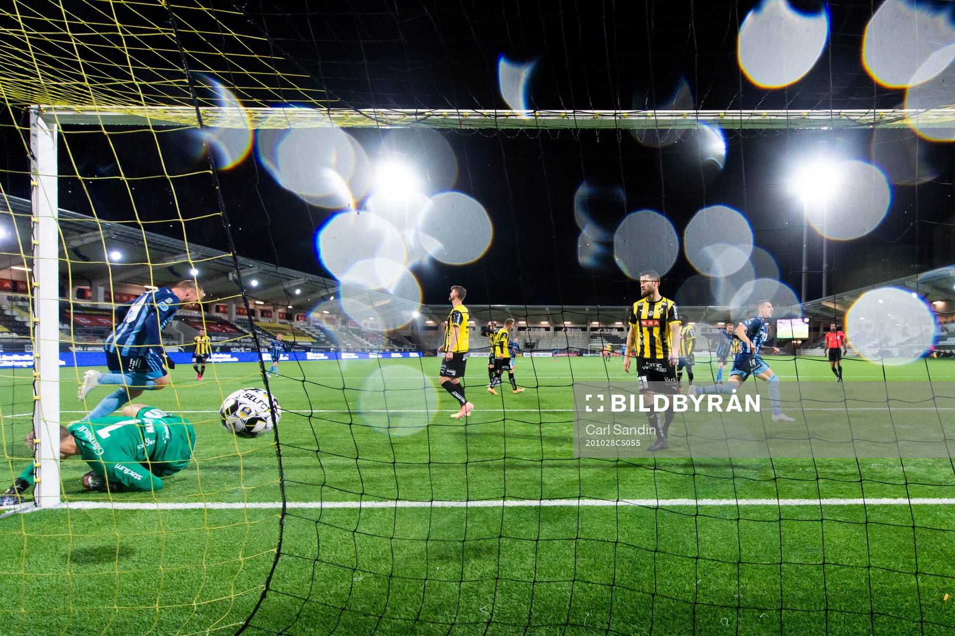 Djurgårdens Haris Radetinac gör 0-1 bakom Häckens