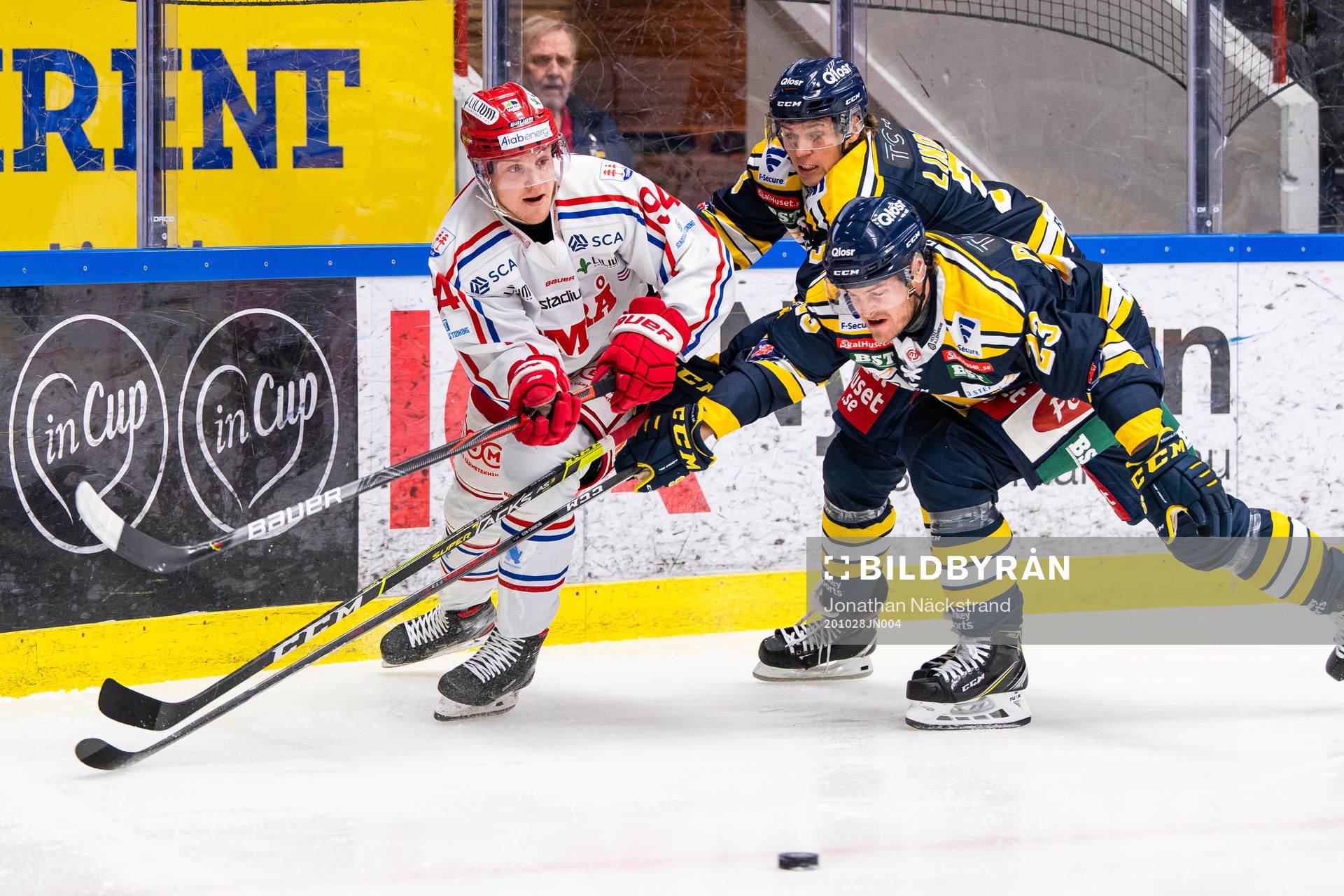 Timrås Sebastian Hartmann och Södertäljes Bobbo
