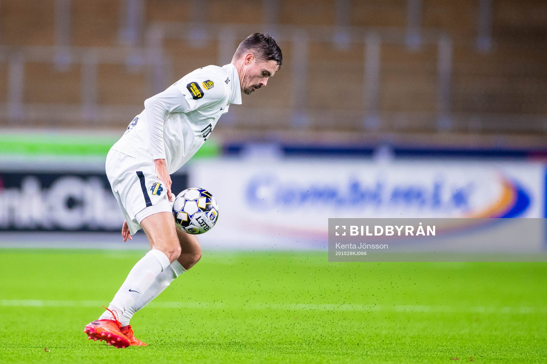 s Mikael Lustig