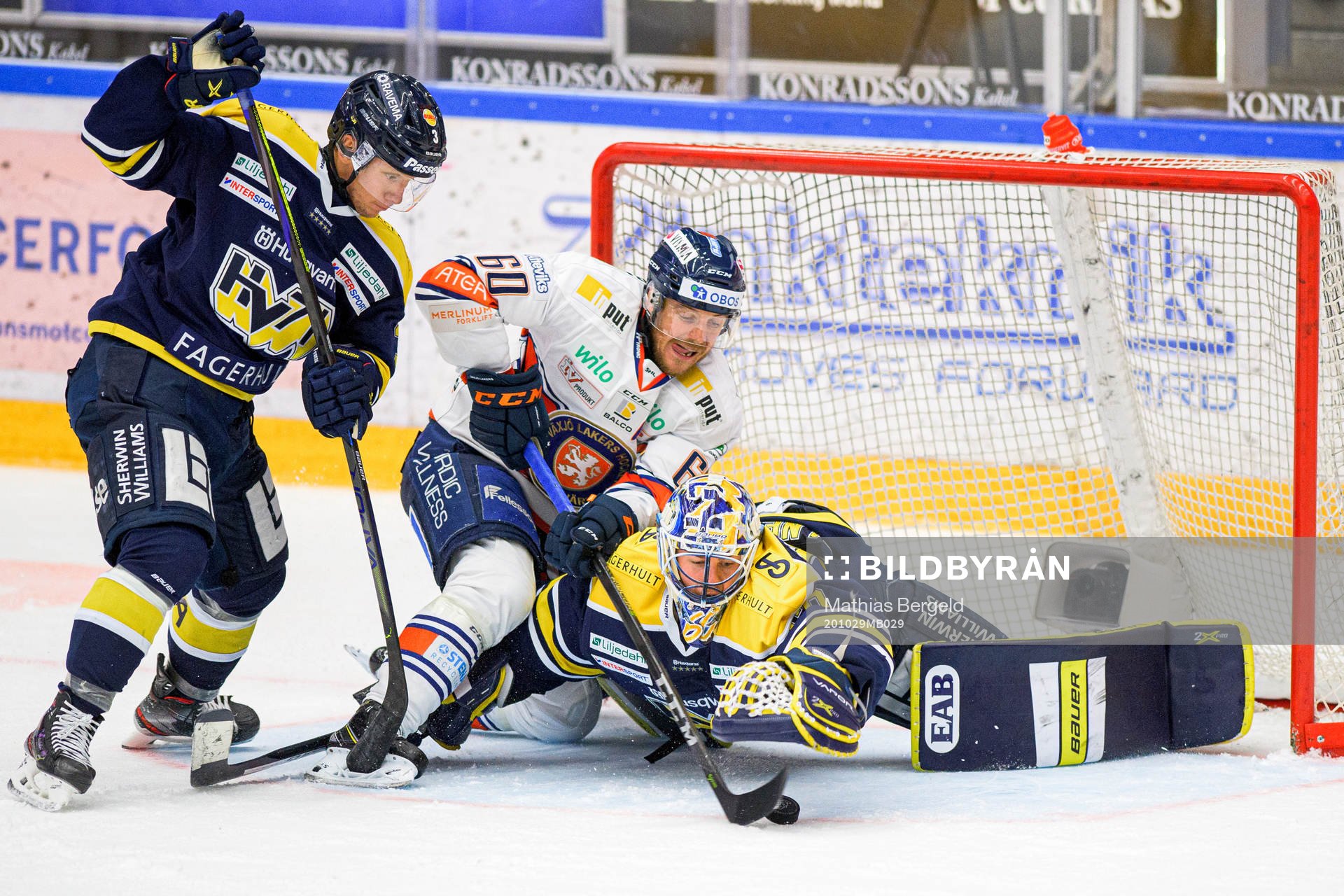 s Daniel Bertov och målvakt Hugo Alnefelt