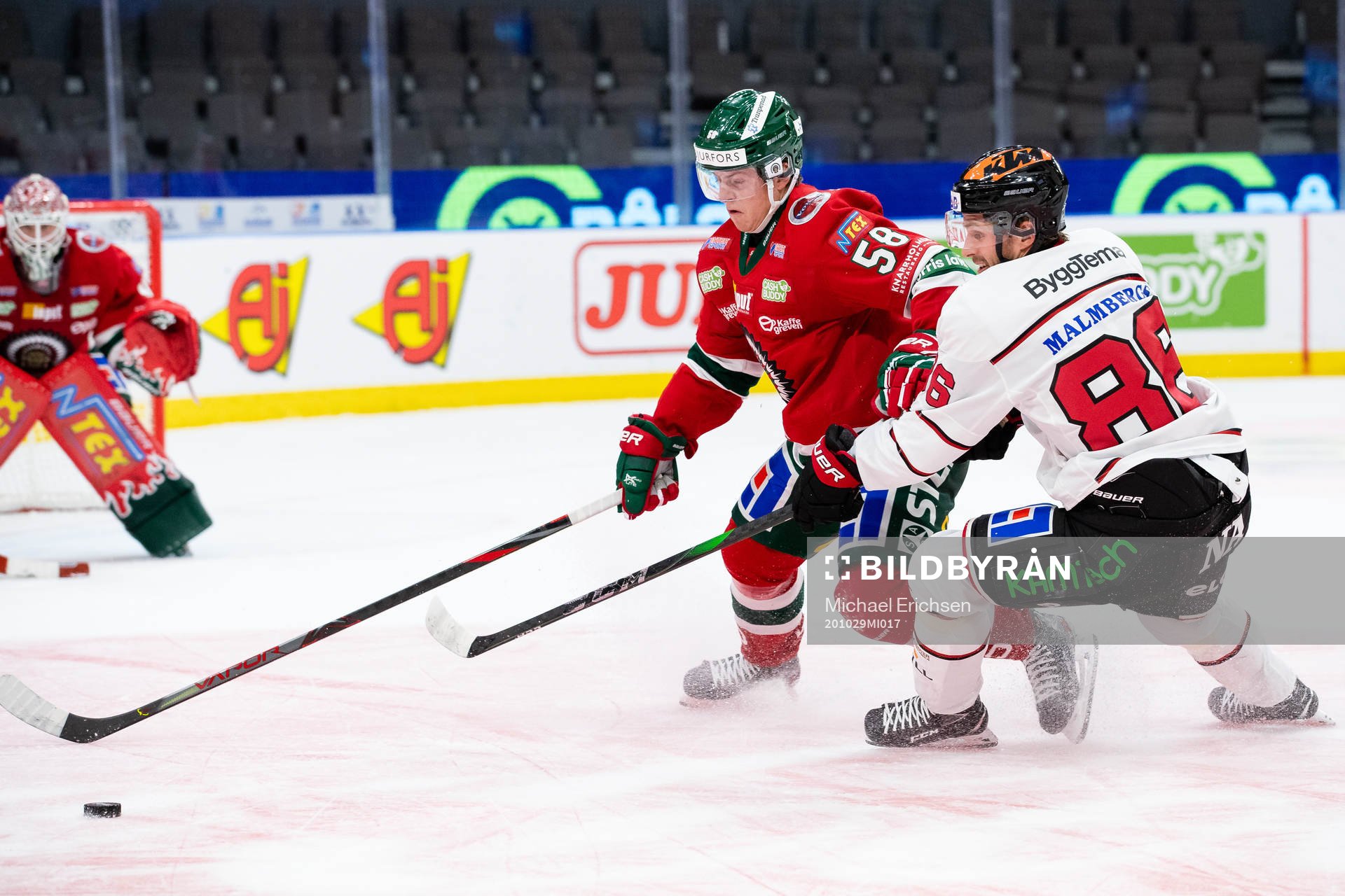 Frölundas Jesper Sellgren och Örebros Joonas Rask