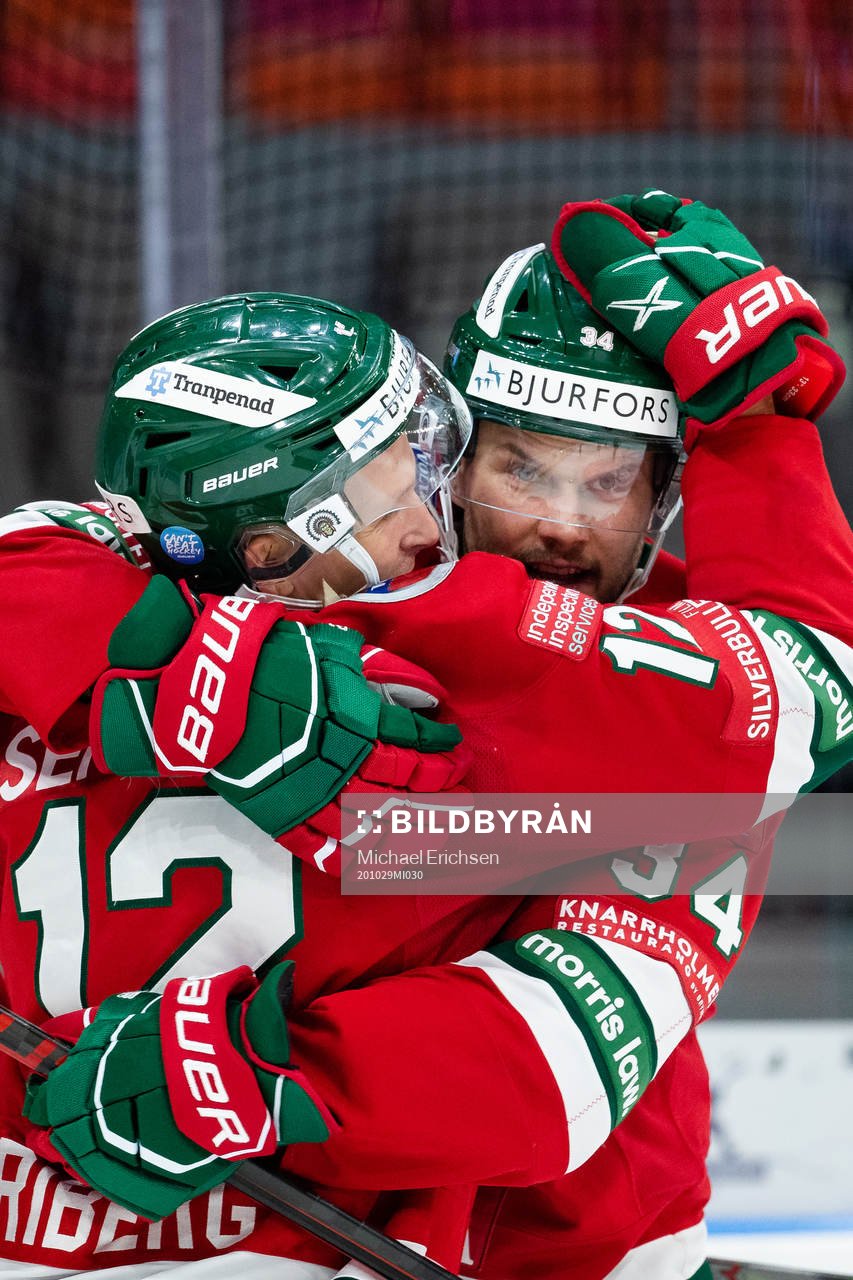 Frölundas Max Friberg jublar ihop med Theodor Lennström