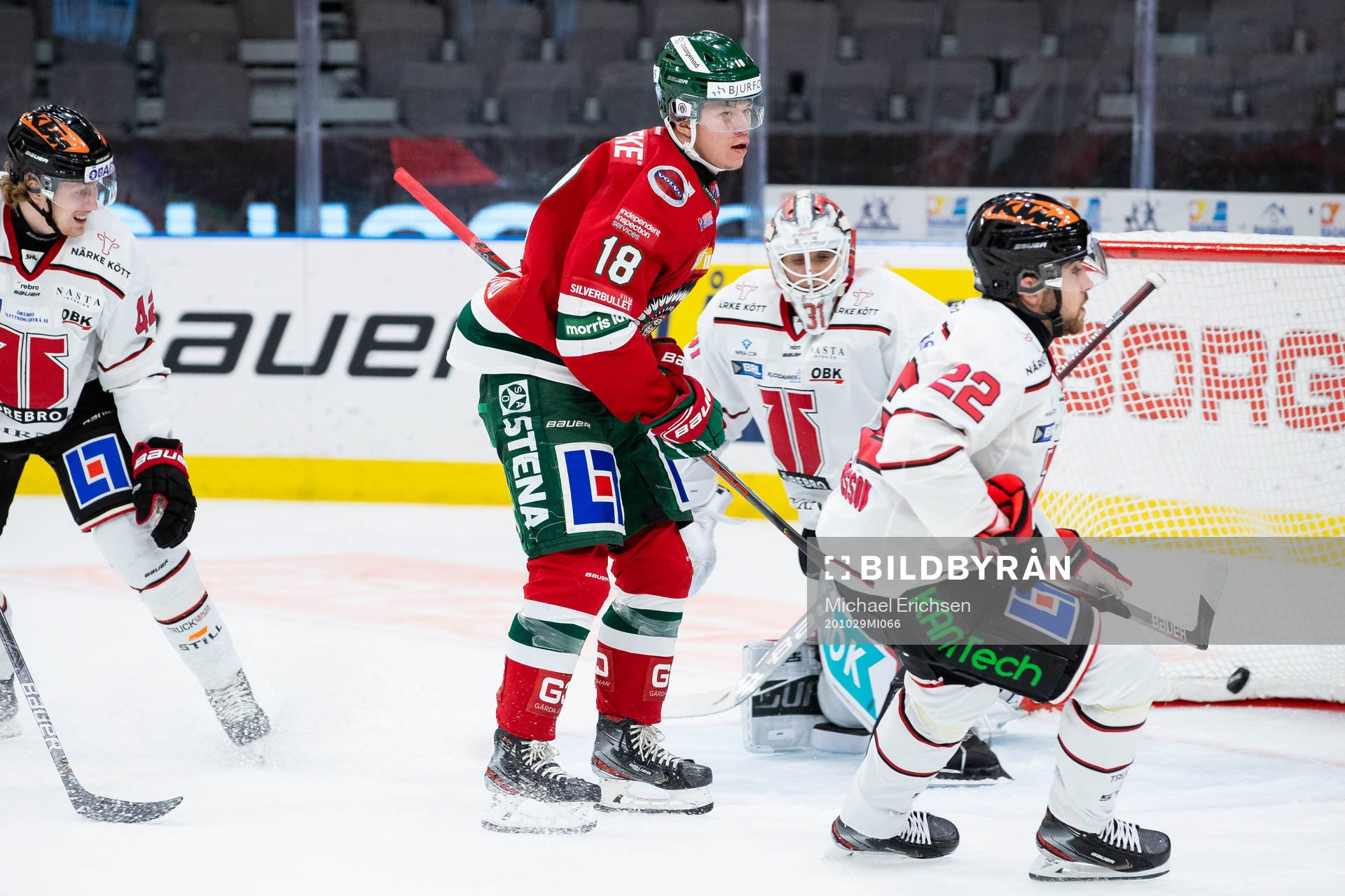 Frölundas Lucas Raymond gör 1-0 bakom Örebros målvakt