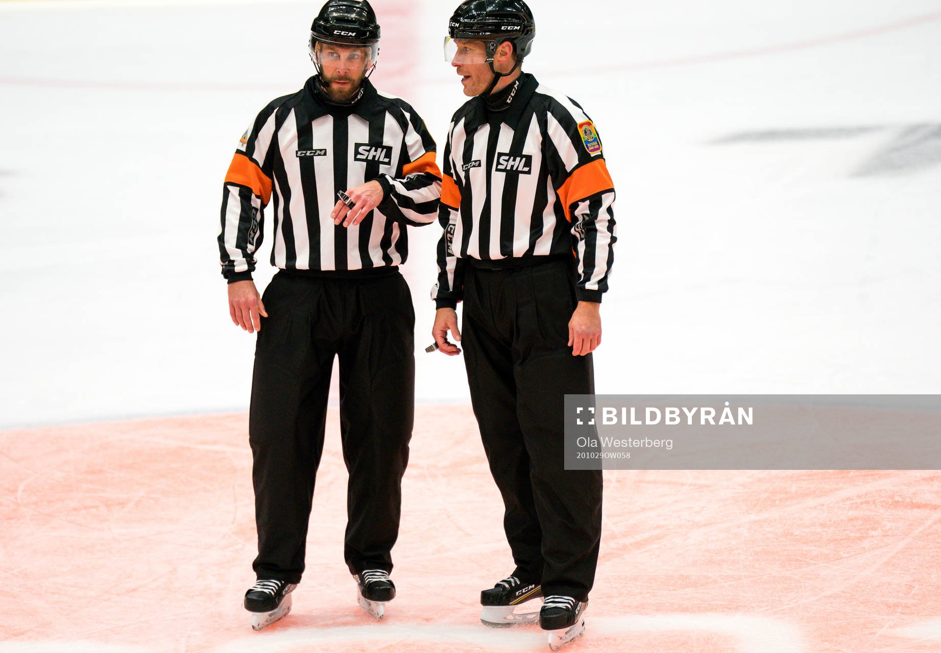 Domare Marcus Linde och domare Tobias Björk