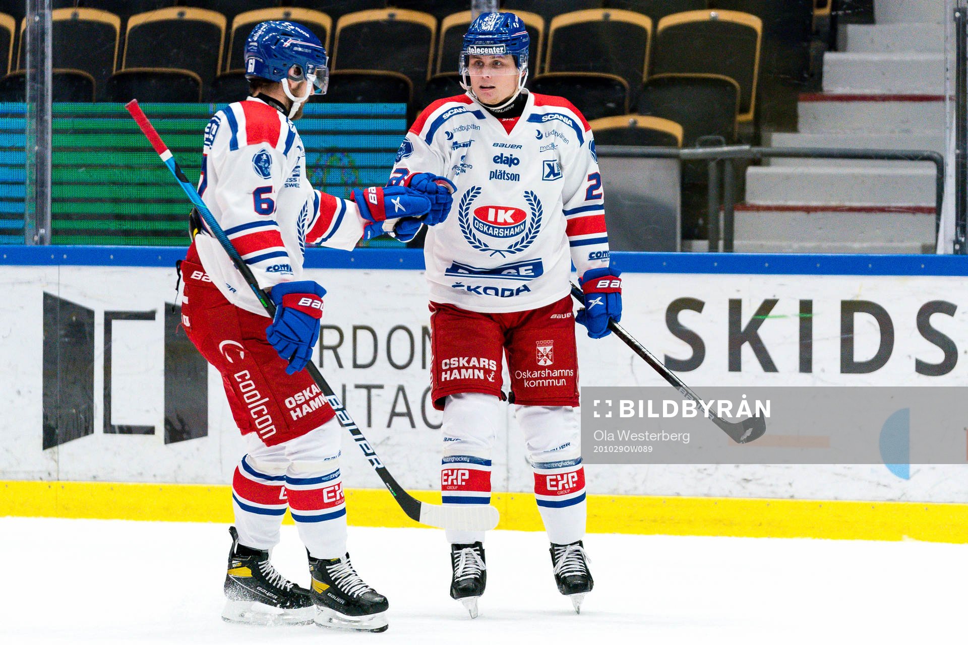 Oskarshamns Emil Wahlberg  och John Dahlström jublar