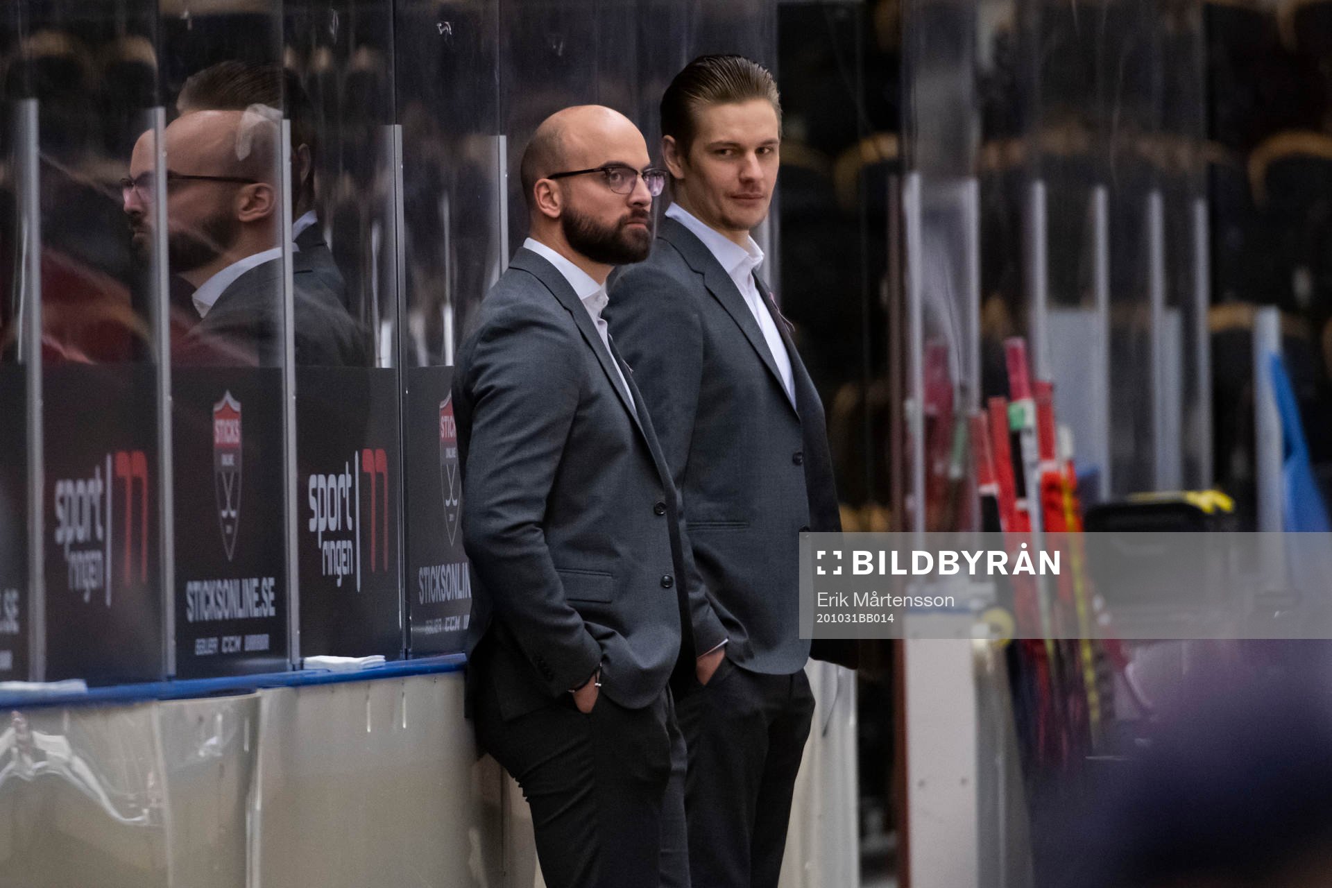 Modos tränare Björn Edlund och assisterande Anton