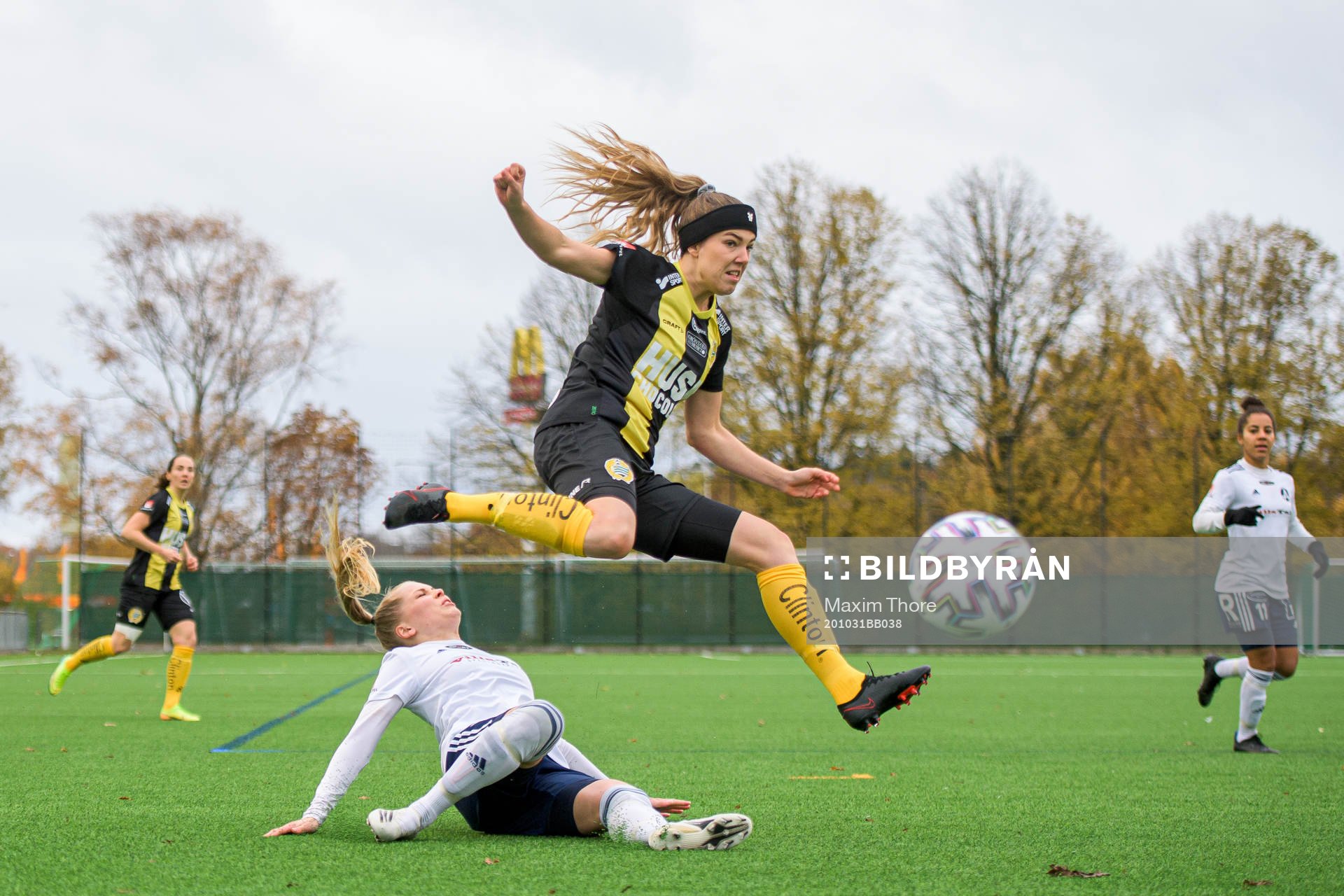 Älvsjös Moa Liwendahl och Hammarbys Emma Westin