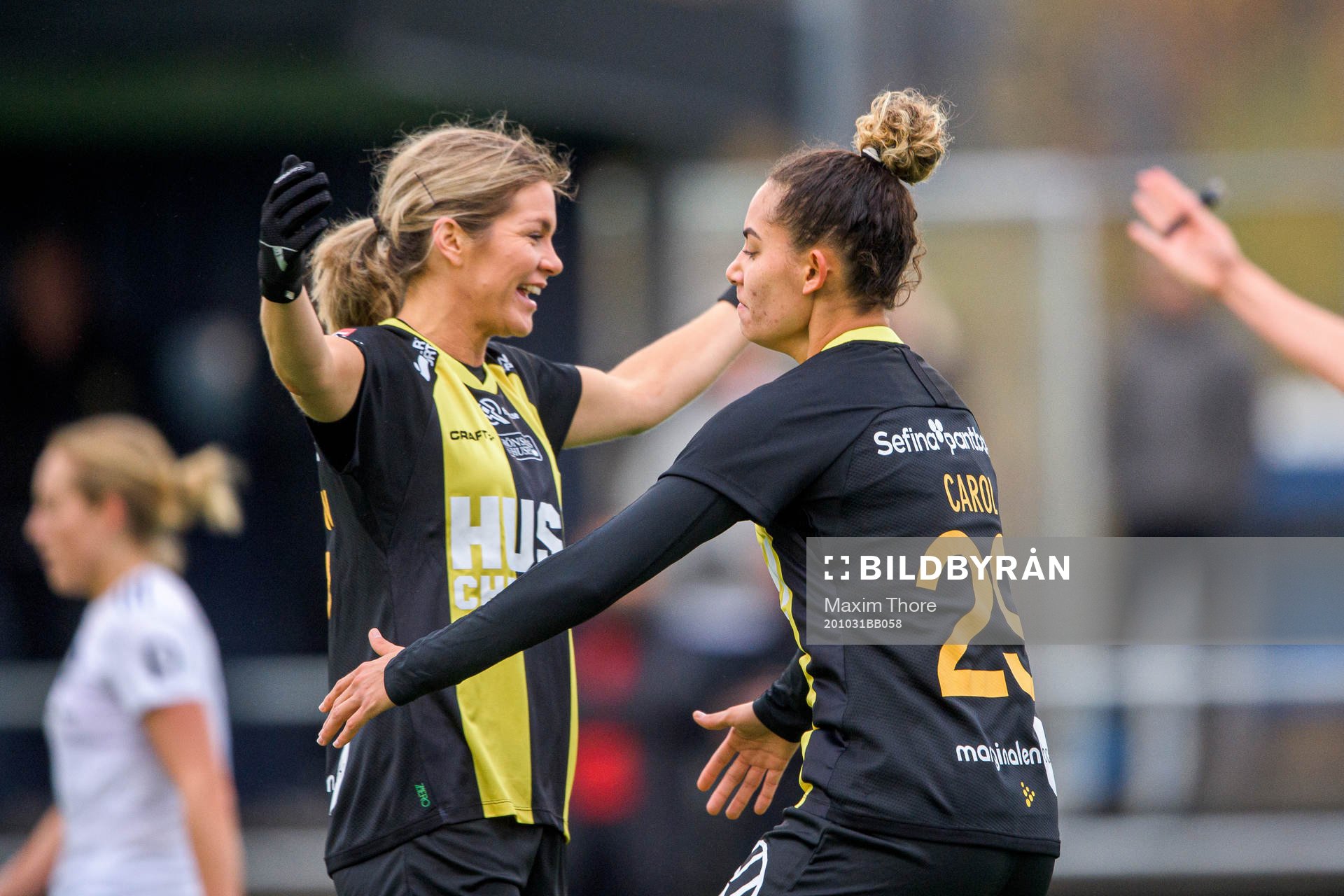 Hammarbys Hanna Folkesson och Caroline Rodrigues jublar