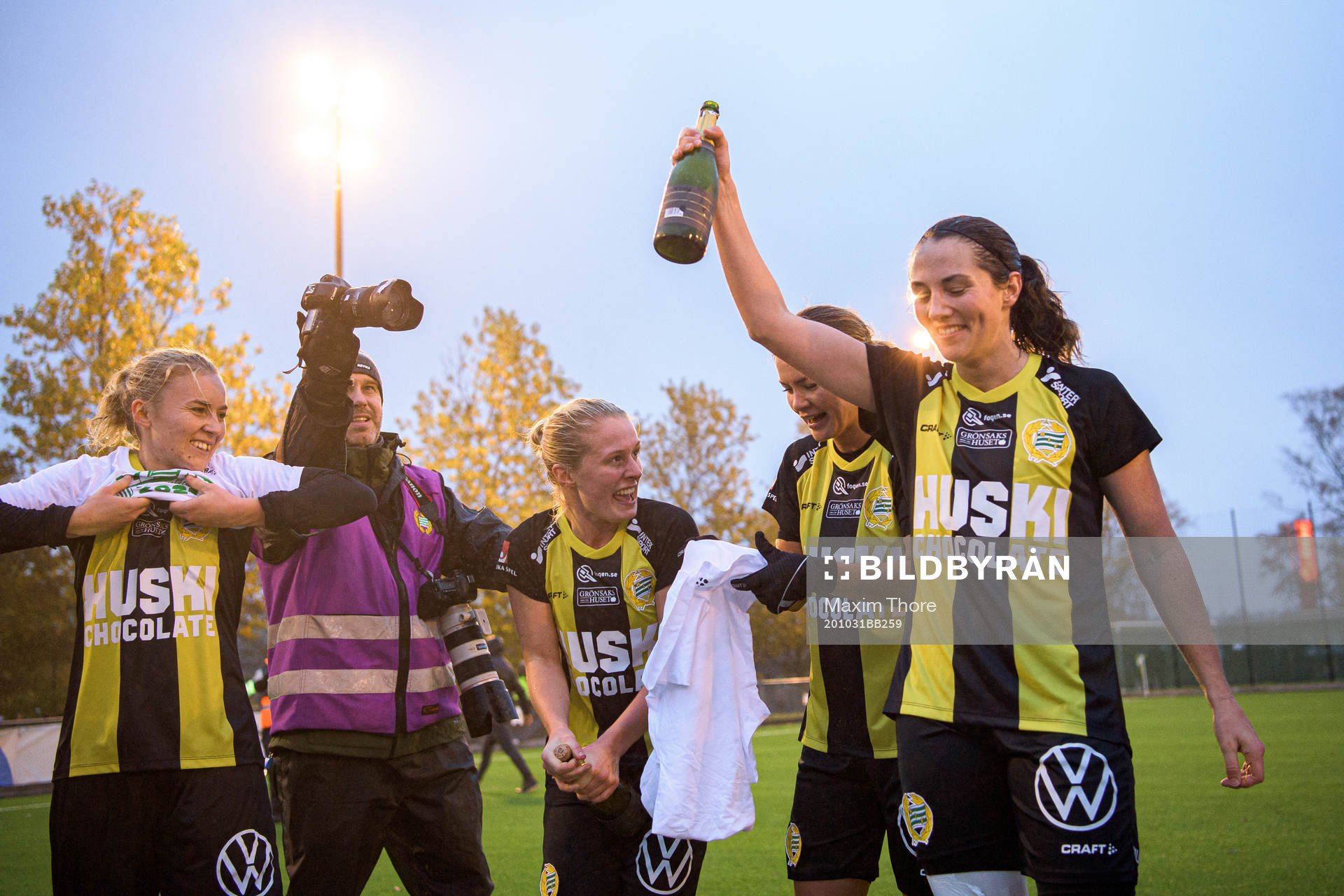Hammarbys spelare jublar