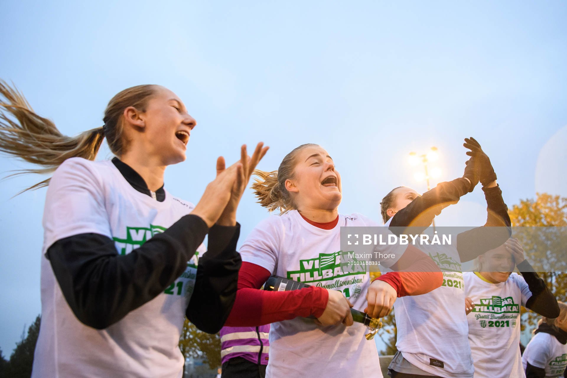 Hammarbys Britta Gynning jublar efter fotbollsmatchen i Elitettan mellan Älvsjö och Hammarby den 31 oktober 2020 i Stockholm.