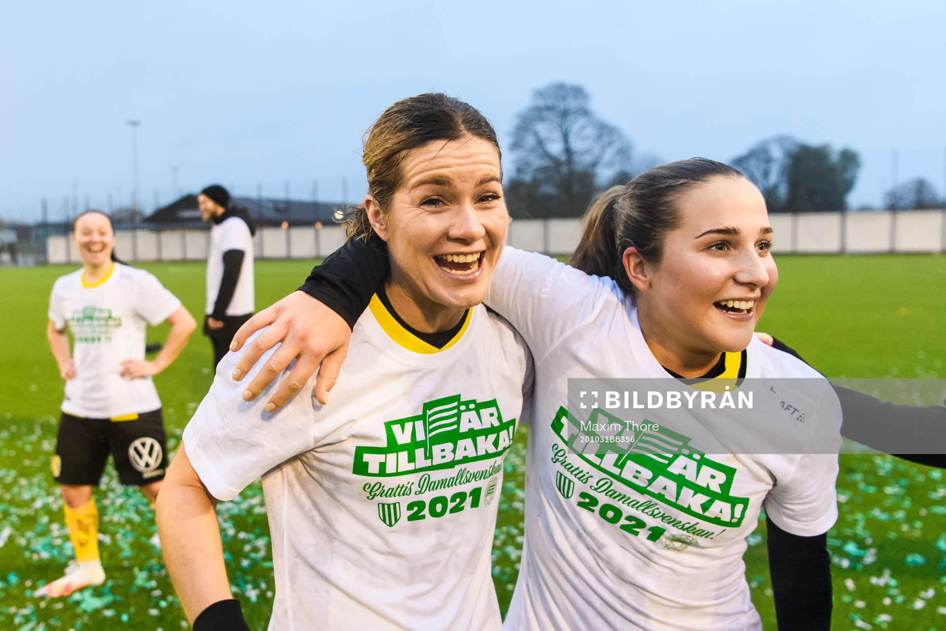 Hammarbys Hanna Folkesson och Felicia Saving jublar