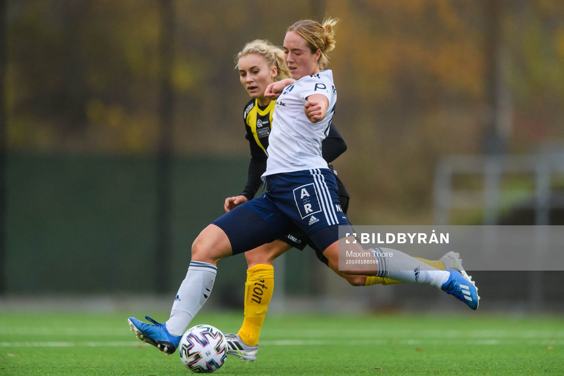 Hammarbys Ellen Gibson och Älvsjös Alice Ahlberg