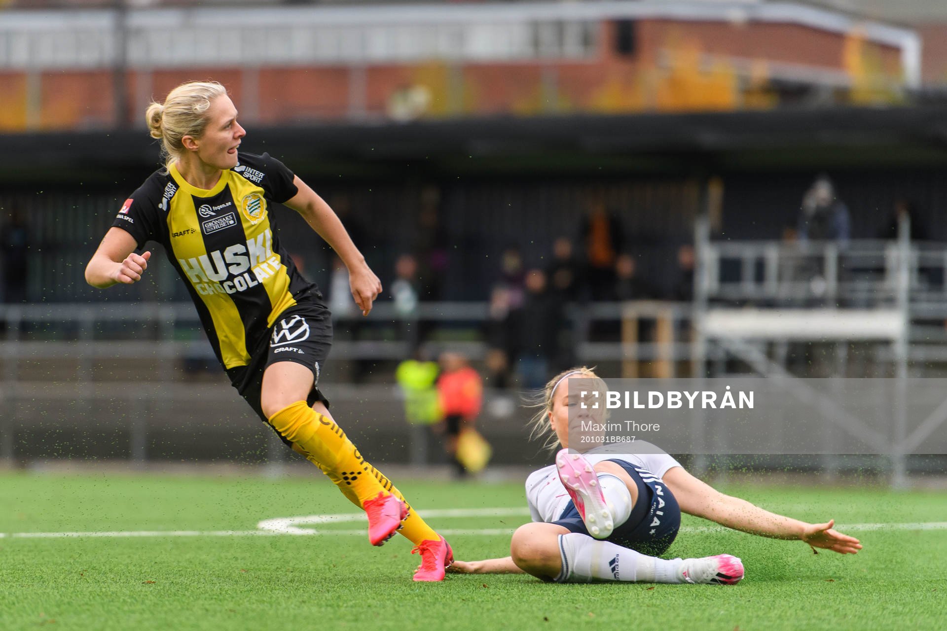 Hammarbys Emilia Larsson och Älvsjös Linnéa Rimeika