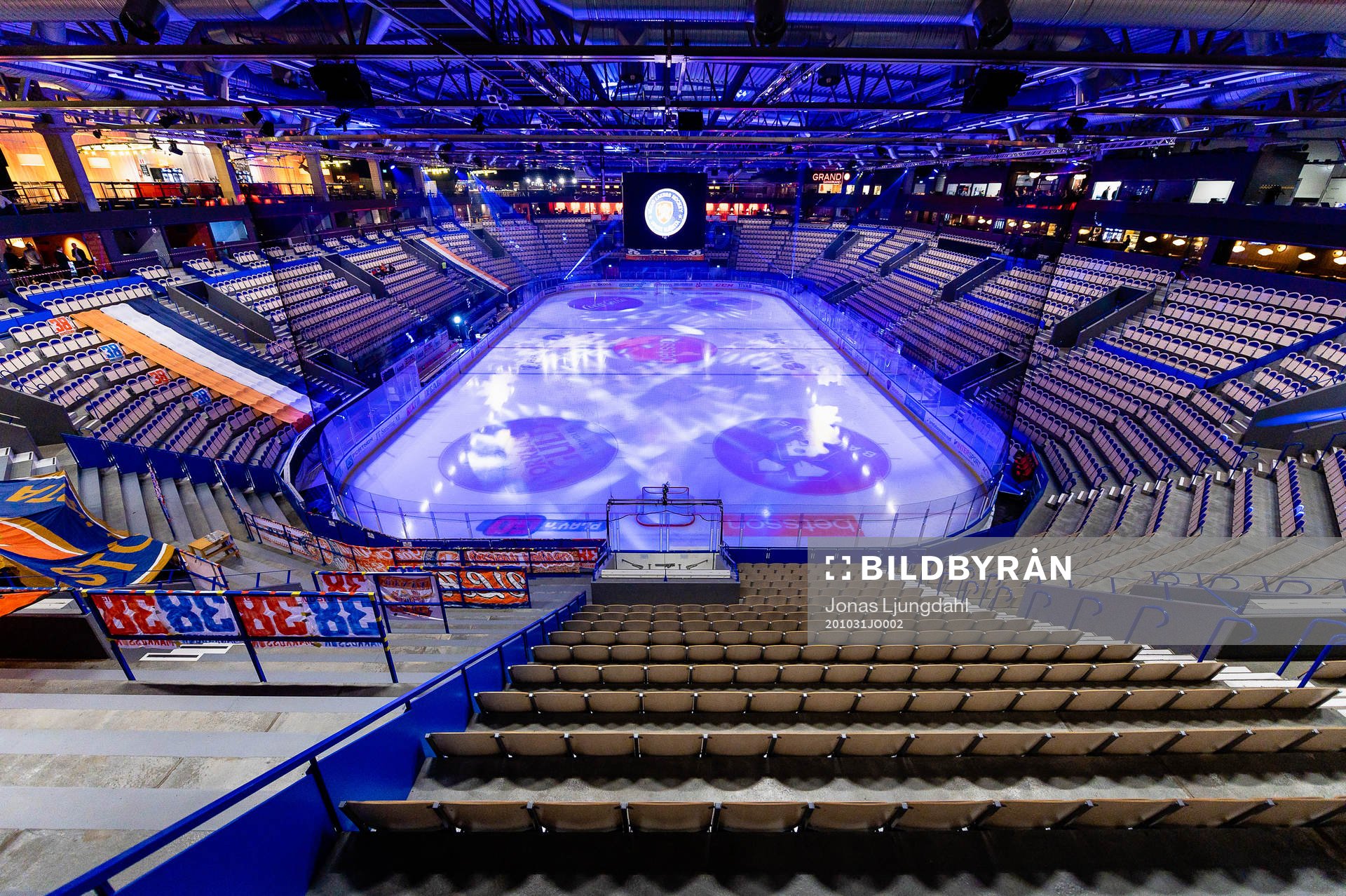 Interiör vy från Vida arena före ishockeymatchen i SHL
