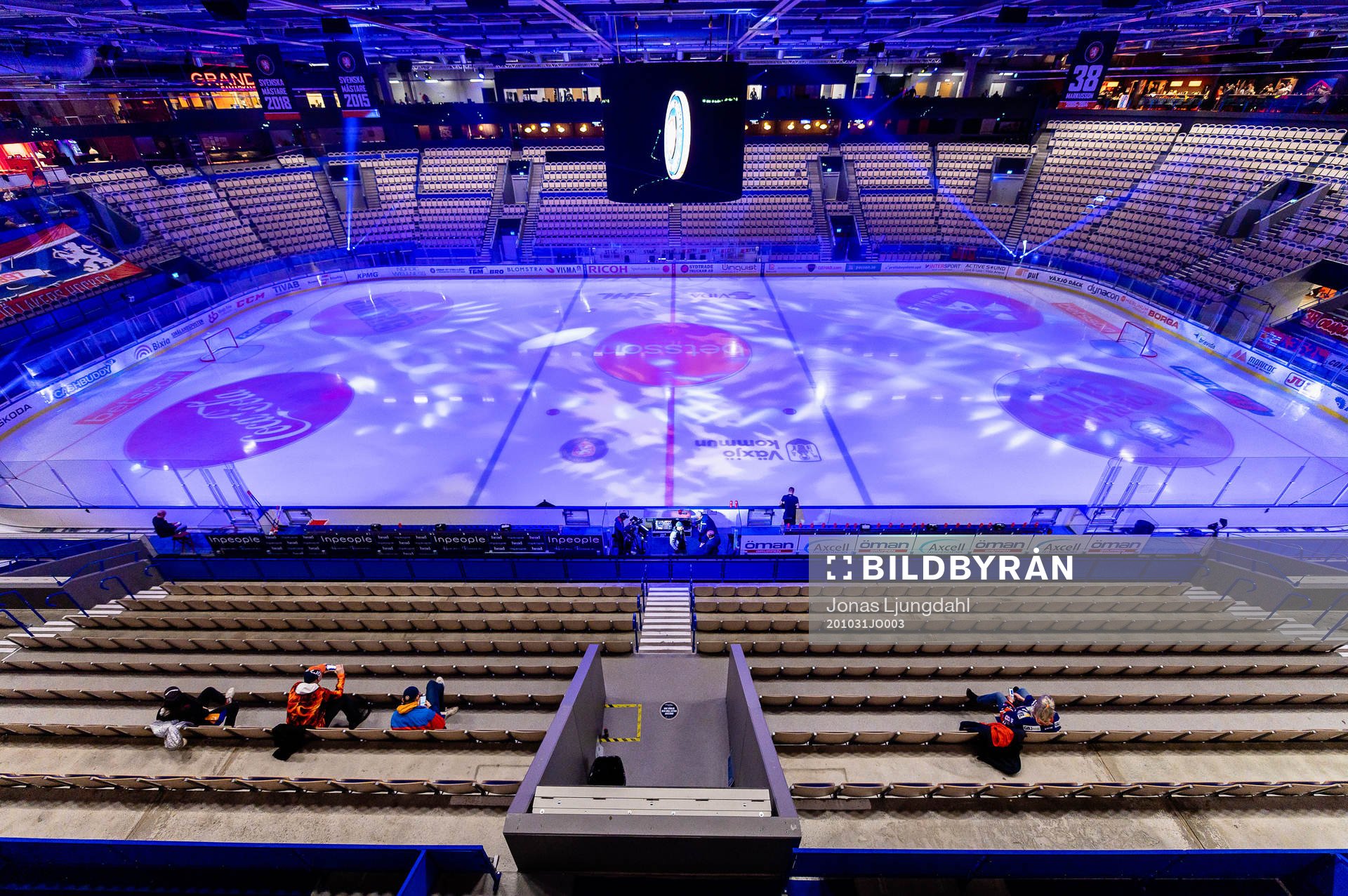 Interiör vy från Vida arena före ishockeymatchen i SHL