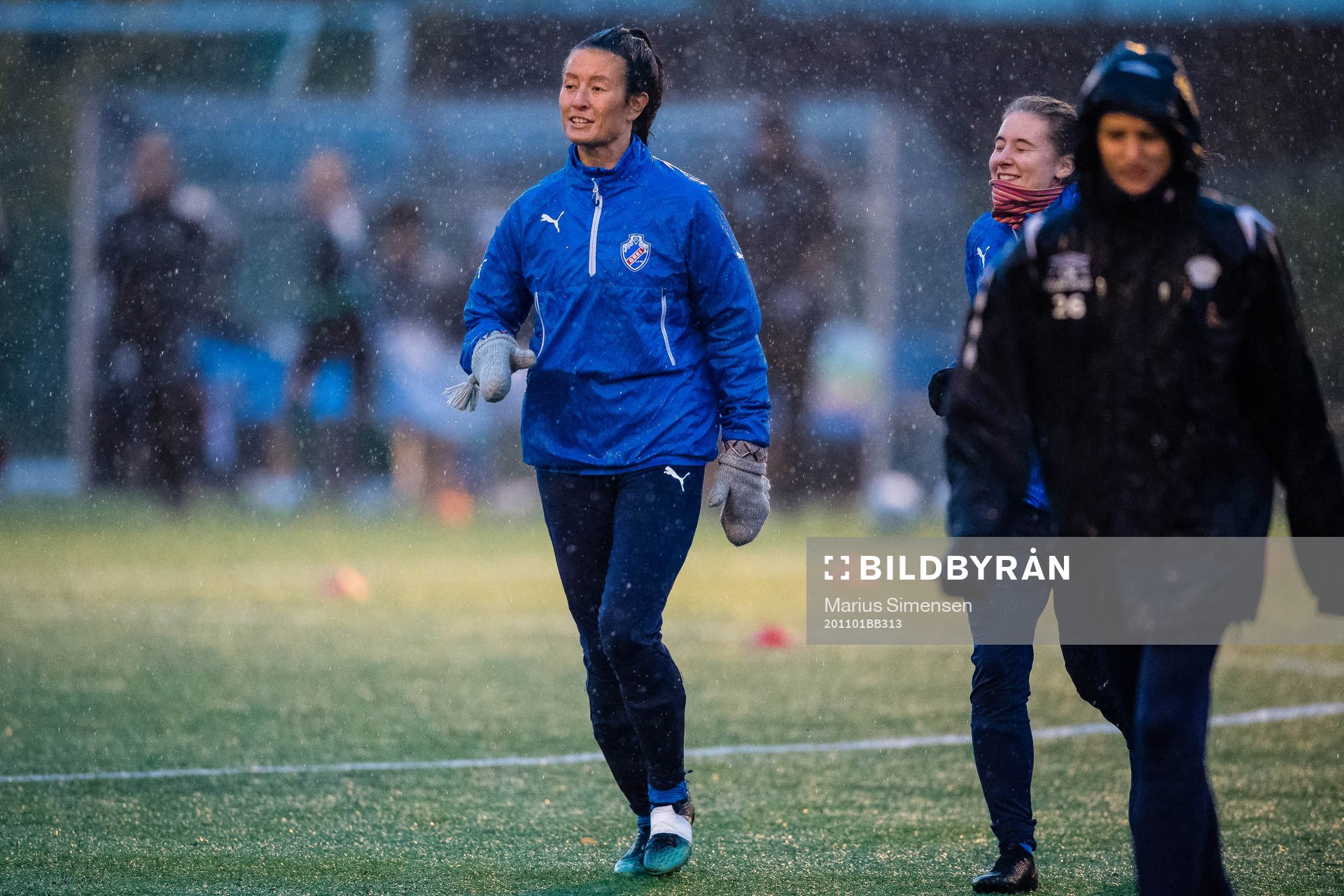Silje Paulsen of Grei warms up ahead of the 1. divison football match between Grei and Fløya on November 1, 2020 in Oslo.