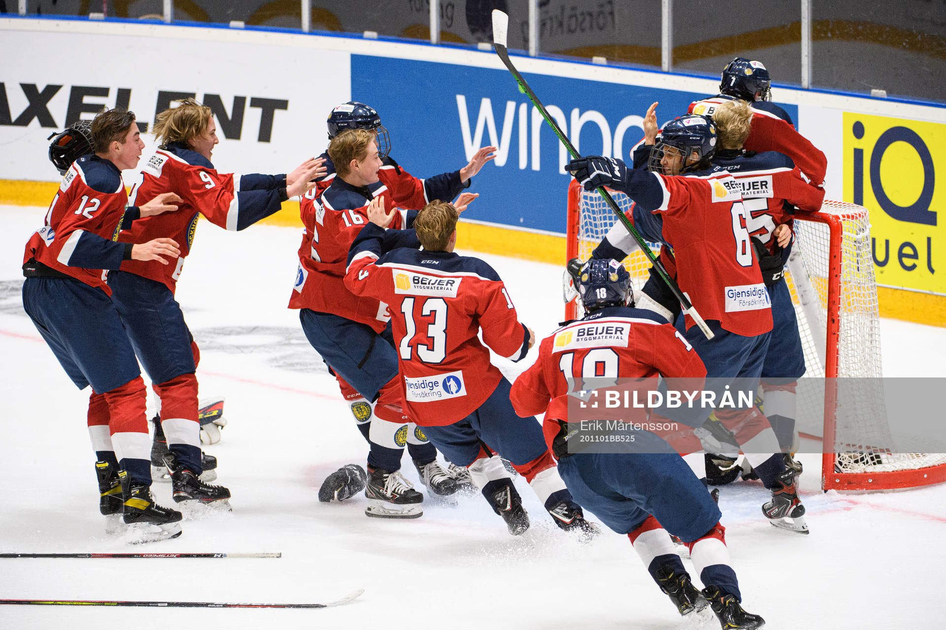 Stockholm Nords spelare jublar