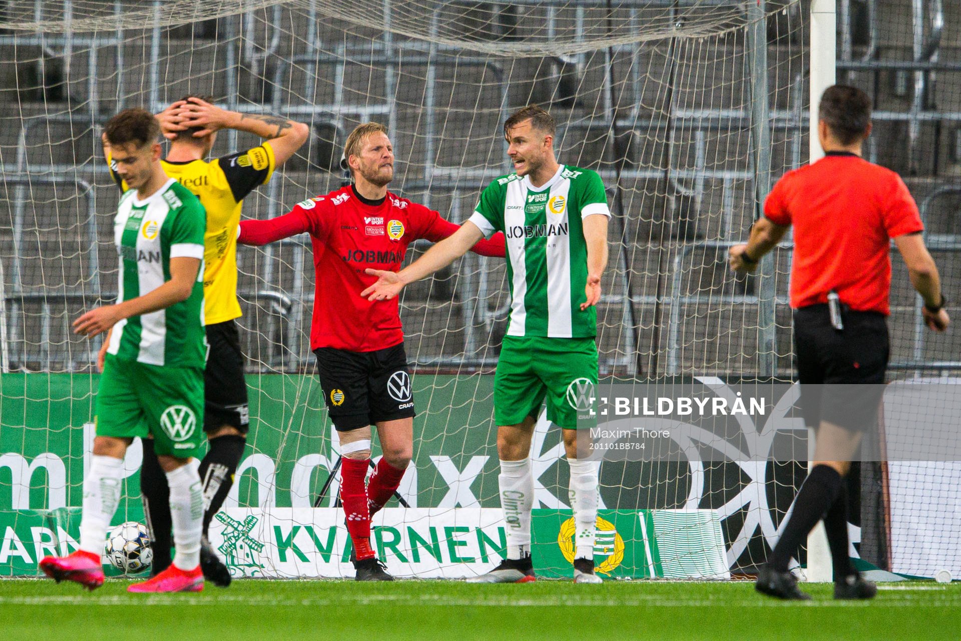 Hammarbys målvakt David Ousted reagerar
