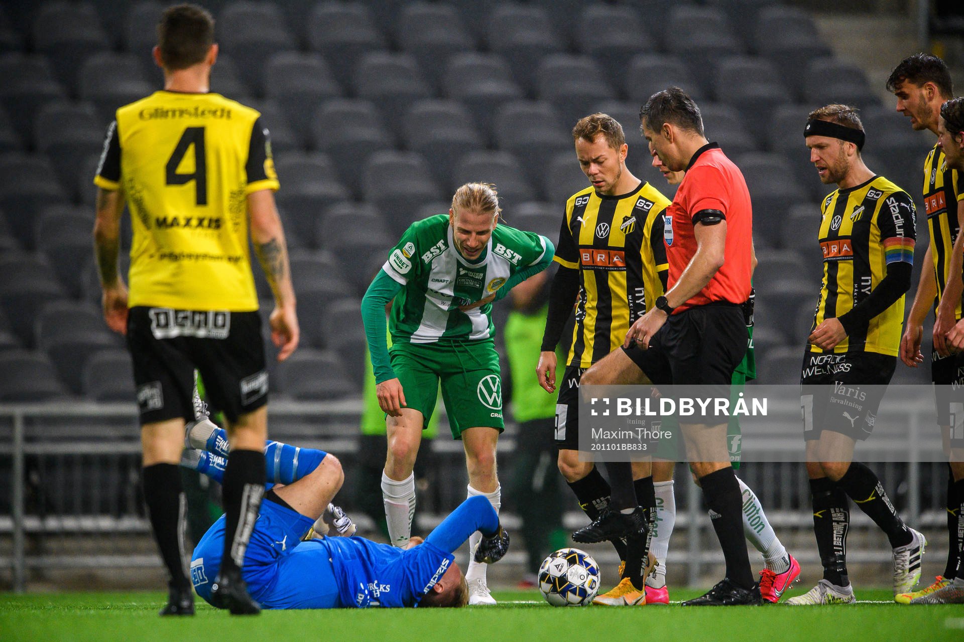 Häckens målvakt Pontus Dahlberg och Hammarbys Gustav