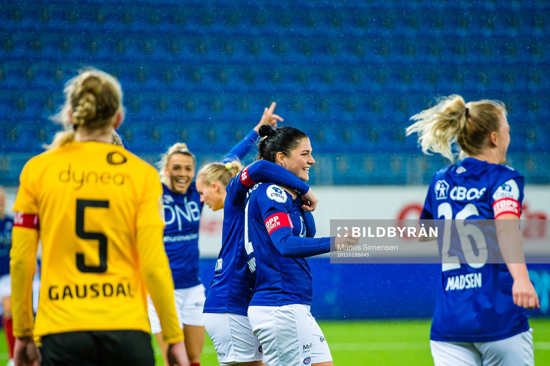 Dejana Stefanovic of Vålerenga celebrates