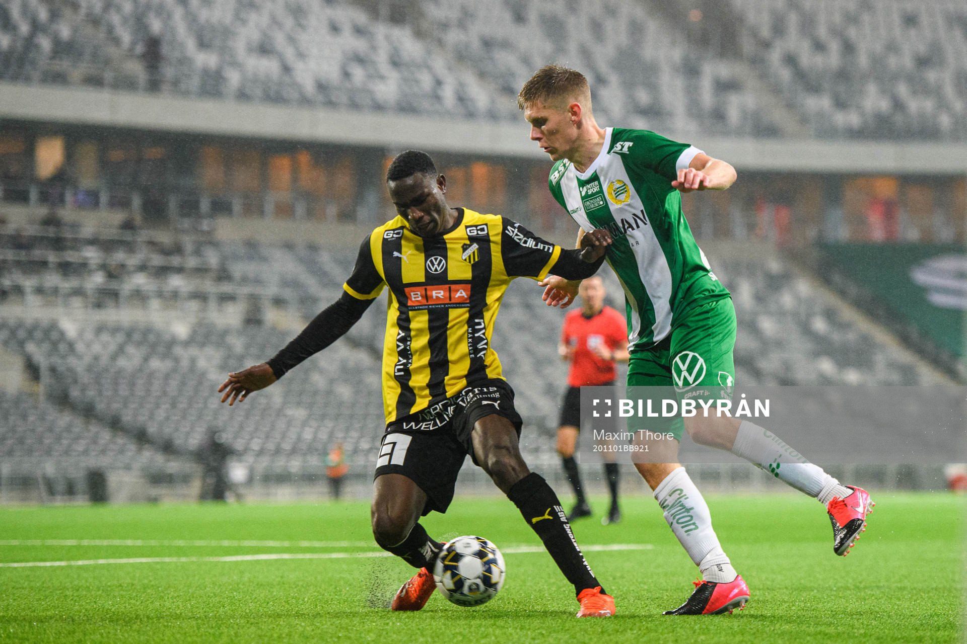 Häckens Godswill Ekpolo och Hammarbys Aron Johansson