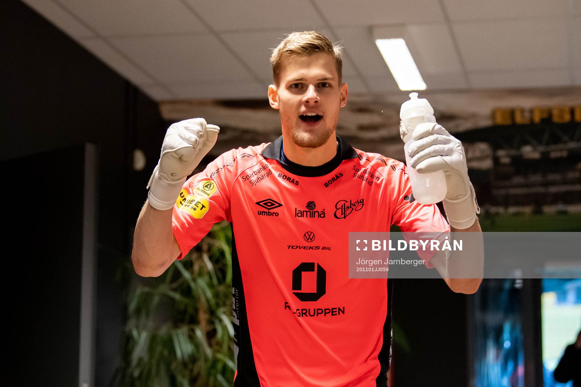 Elfsborgs målvakt Tim Rönning jublar