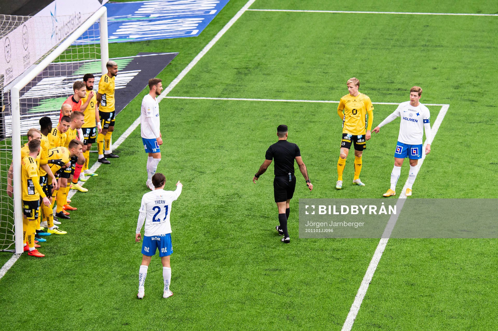 Elfsborgs spelare ställer upp för frispark i straffområdet under fotbollsmatchen i Allsvenskan mellan Elfsborg och IFK Norrköping den 1 november 2020 i Borås.