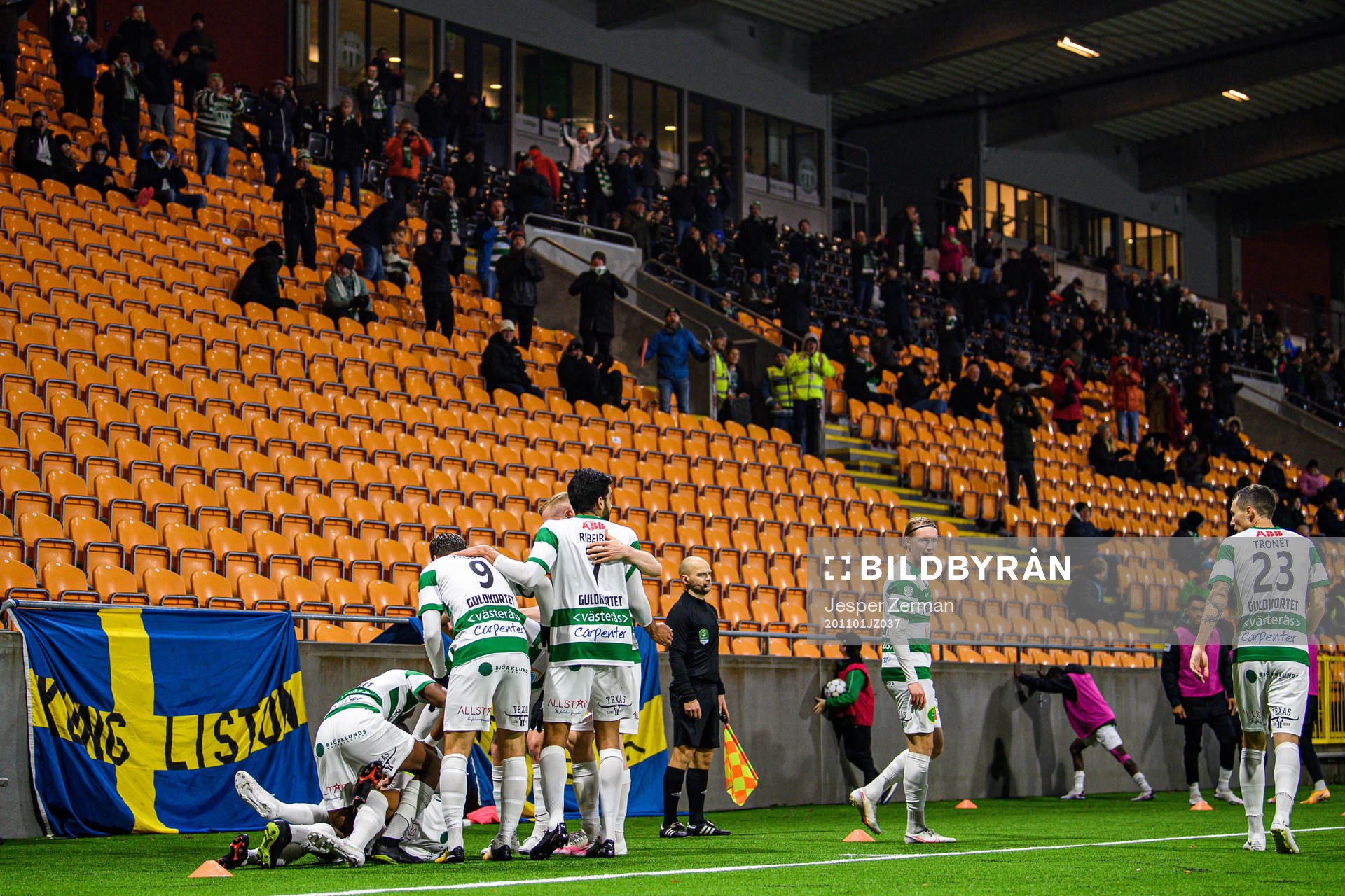 Västerås spelare och supportrar jublar