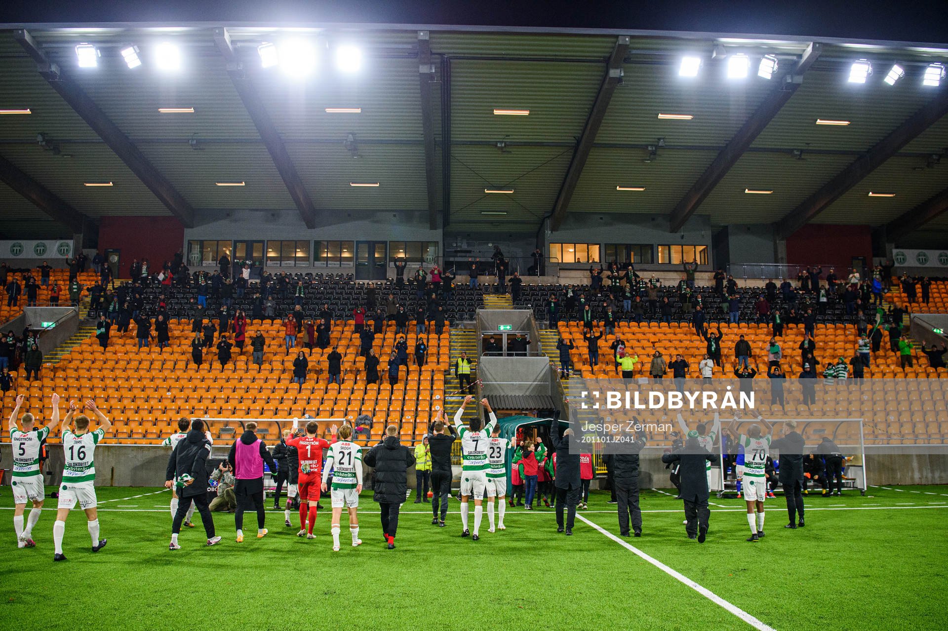 Västerås spelare och supportrar jublar