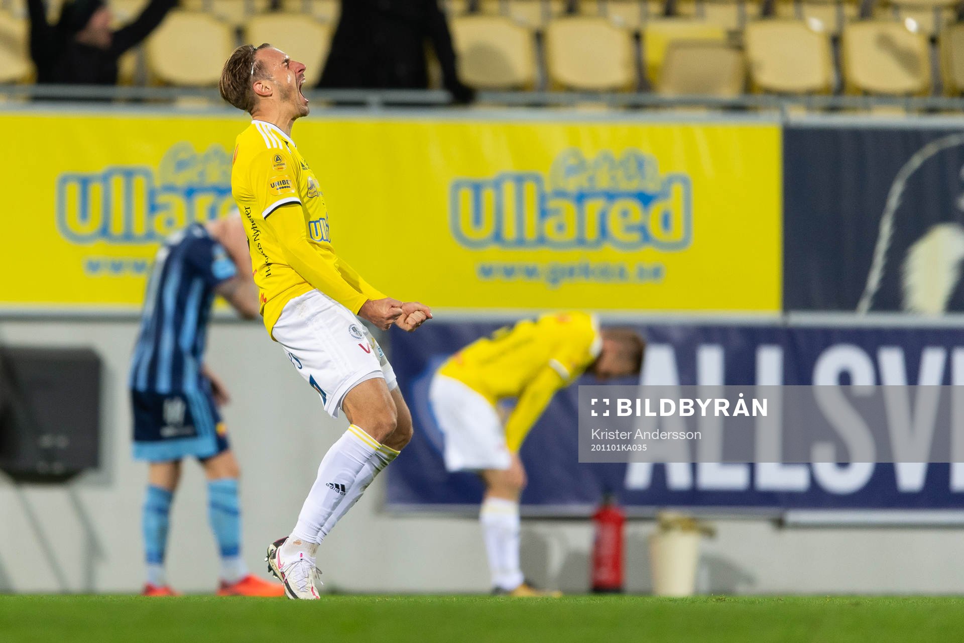 Falkenbergs Tobias Karlsson jublar