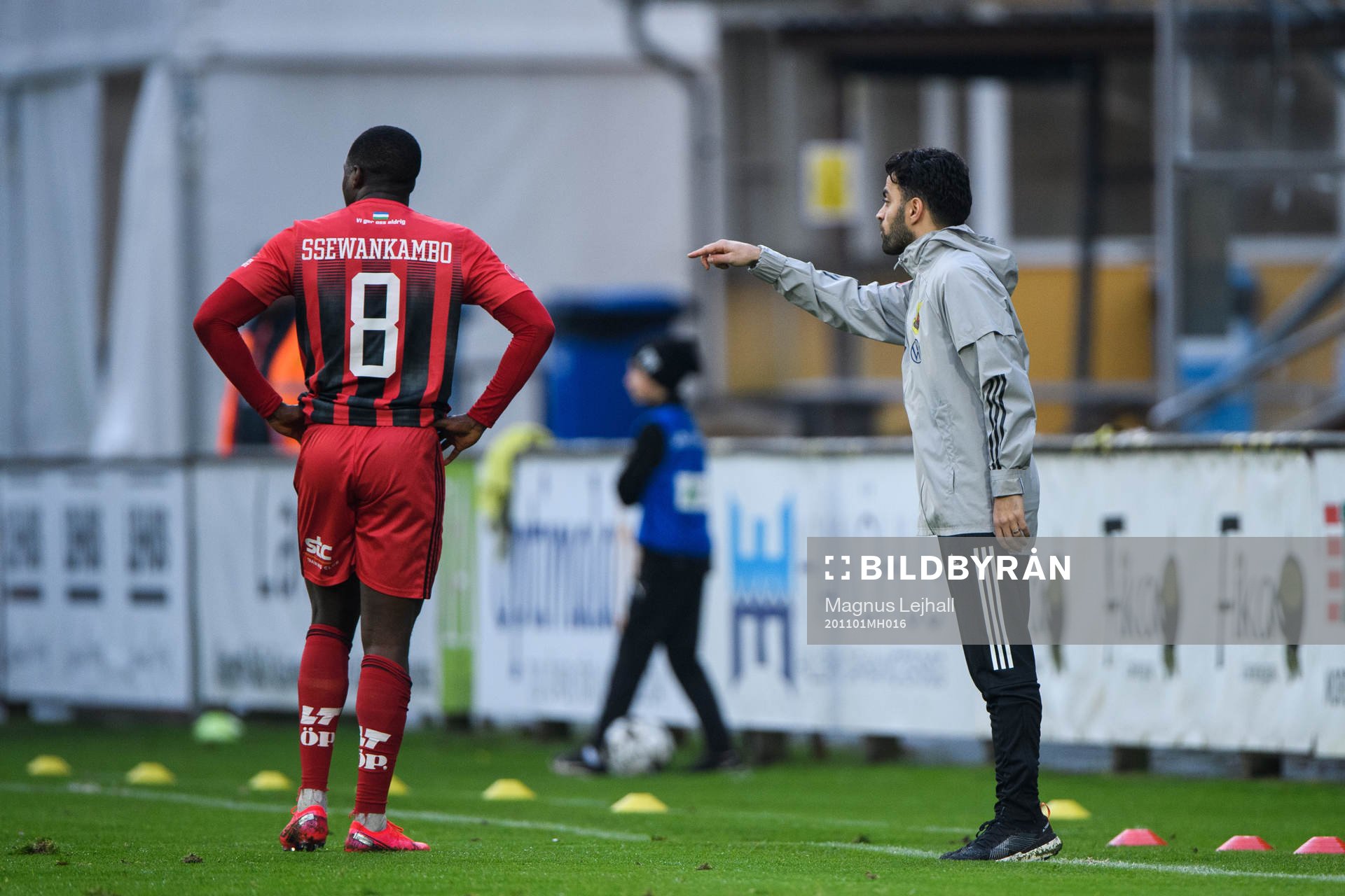 Östersunds Isak Ssewankambo och assisterande tränare Amir