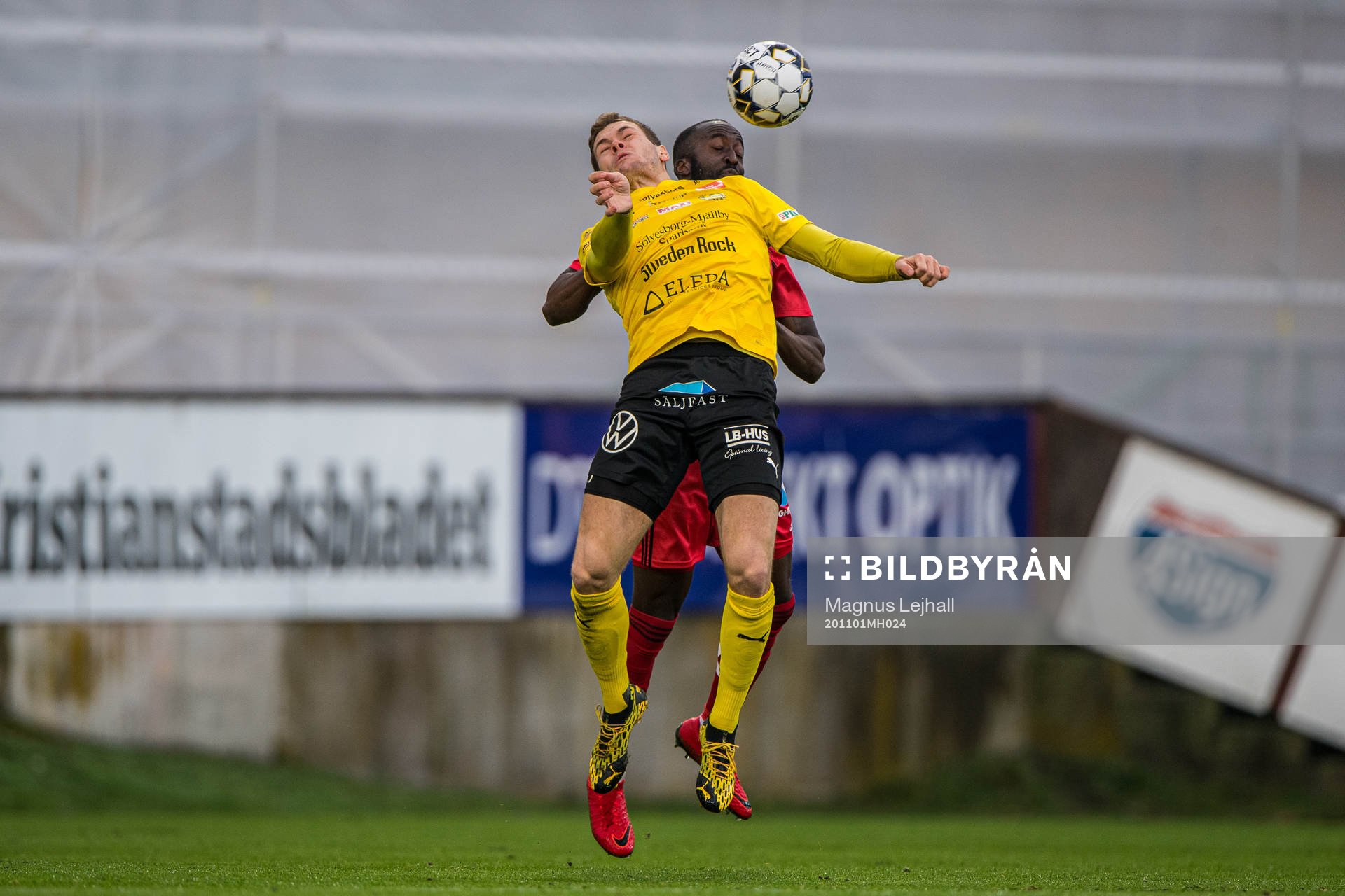 Mjällbys Jacob Bergström  och Östersunds Ronald Mukiibi