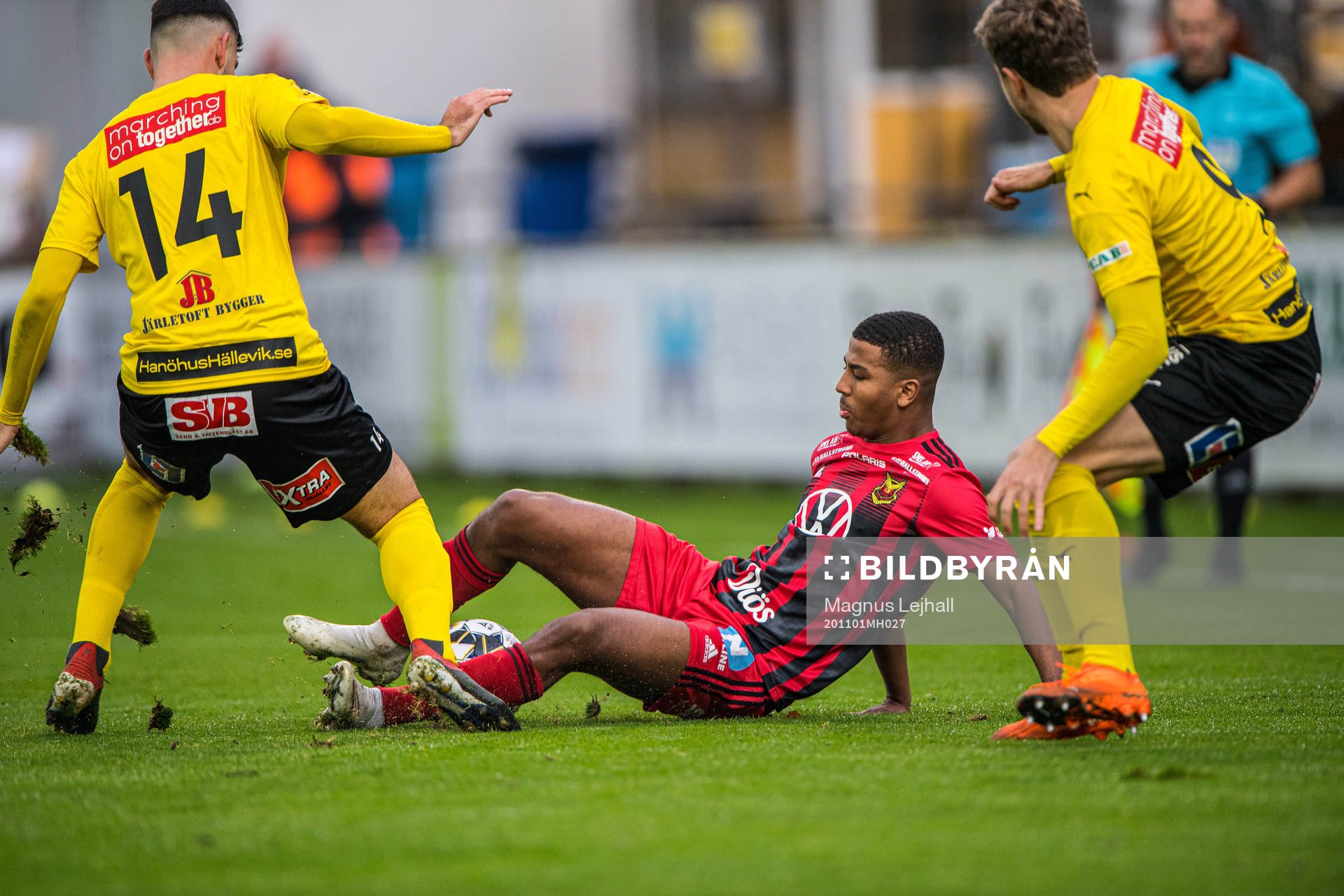 Mjällbys Besard Sabovic, Joel Nilsson och Östersunds