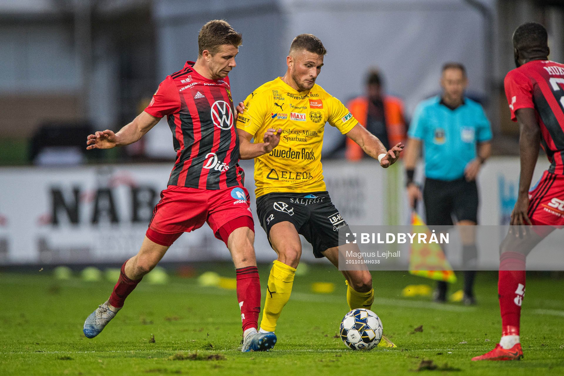 Mjällbys Erik Pärsson   och Östersunds Ludvig Fritzson