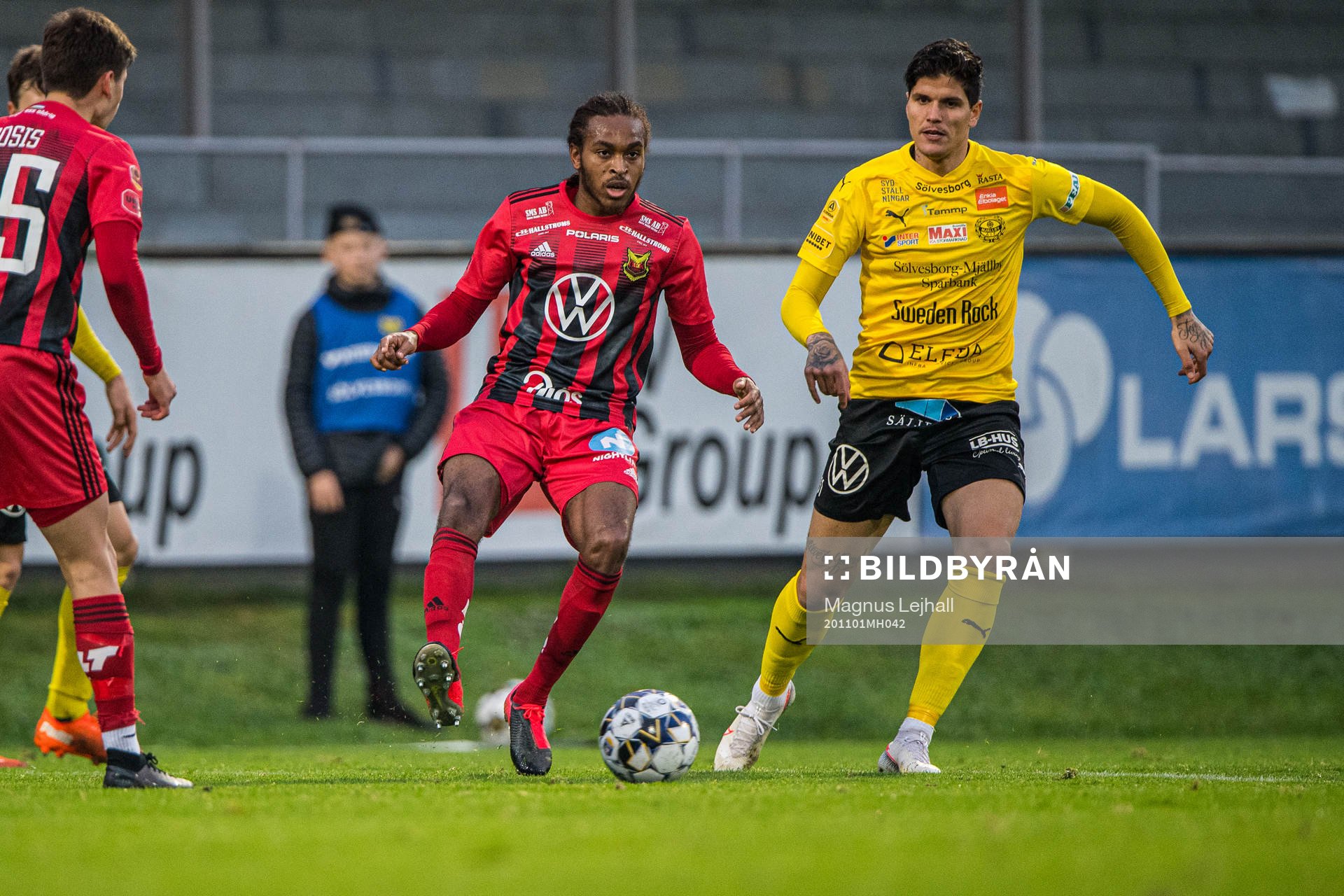 Östersunds Francis Jno-Baptiste  och Mjällbys David