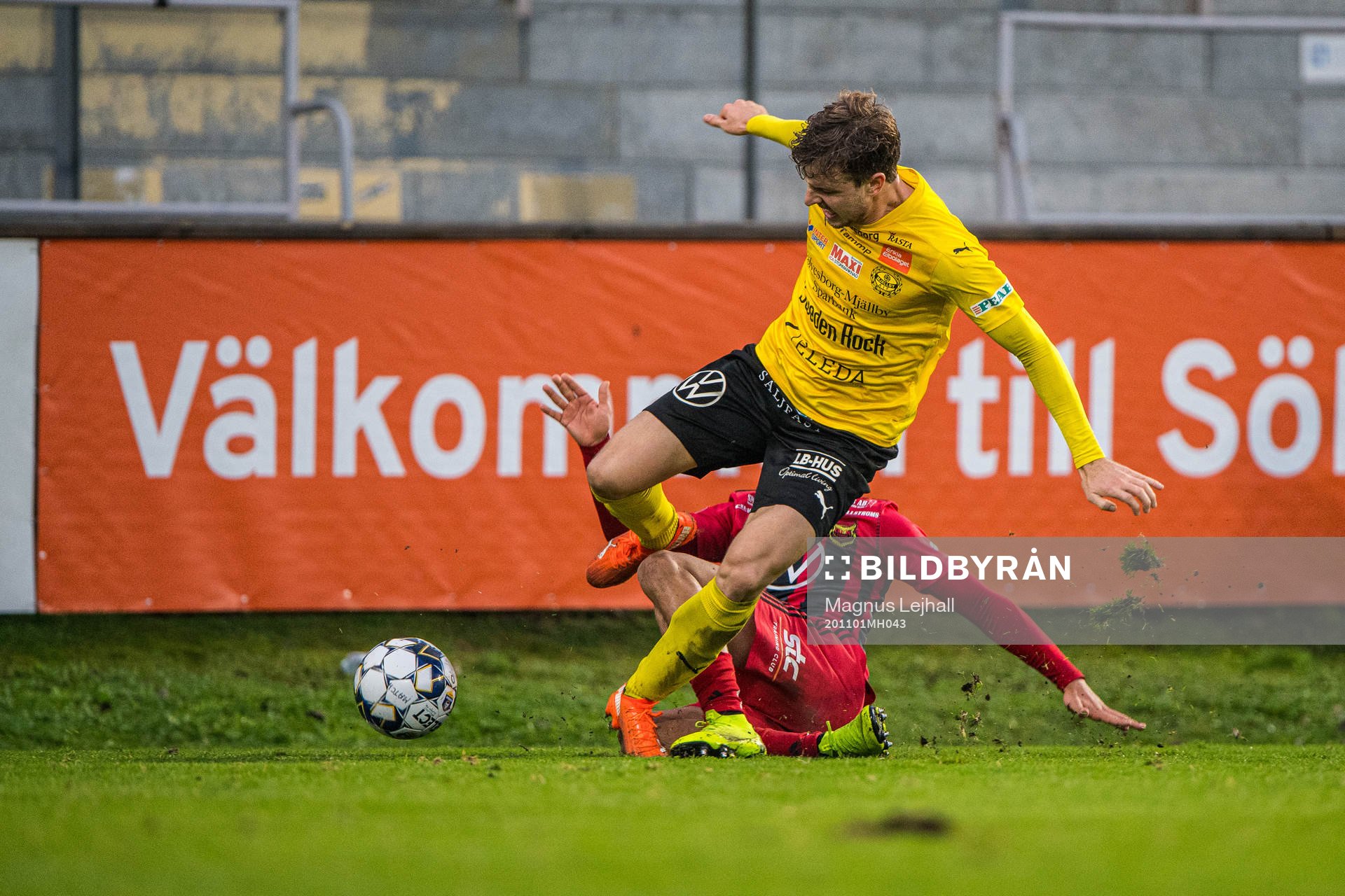 Mjällbys Joel Nilsson och Östersunds Marco Weymans