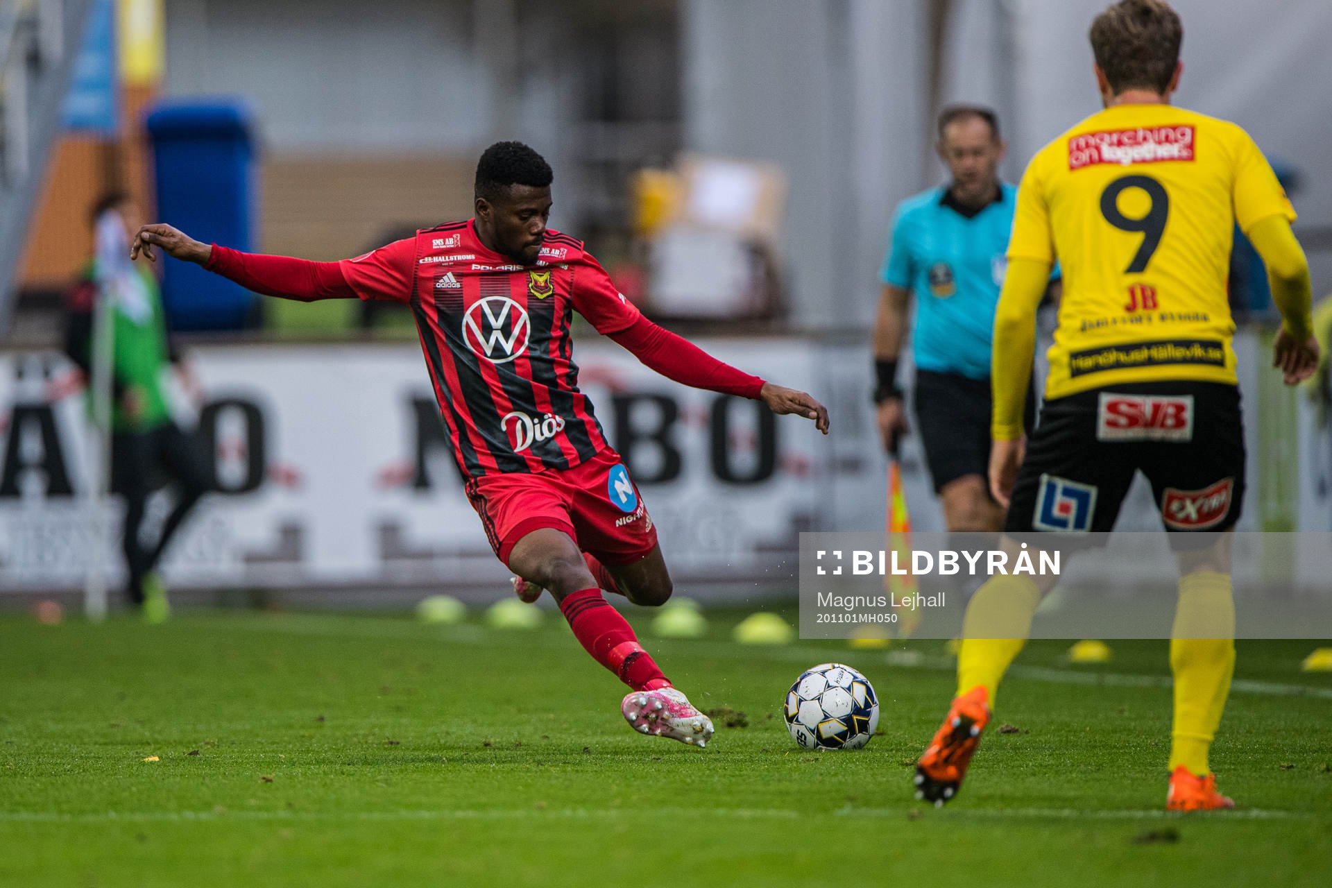 Östersunds Kalpi Wilfried Ouattara  och Mjällbys Joel