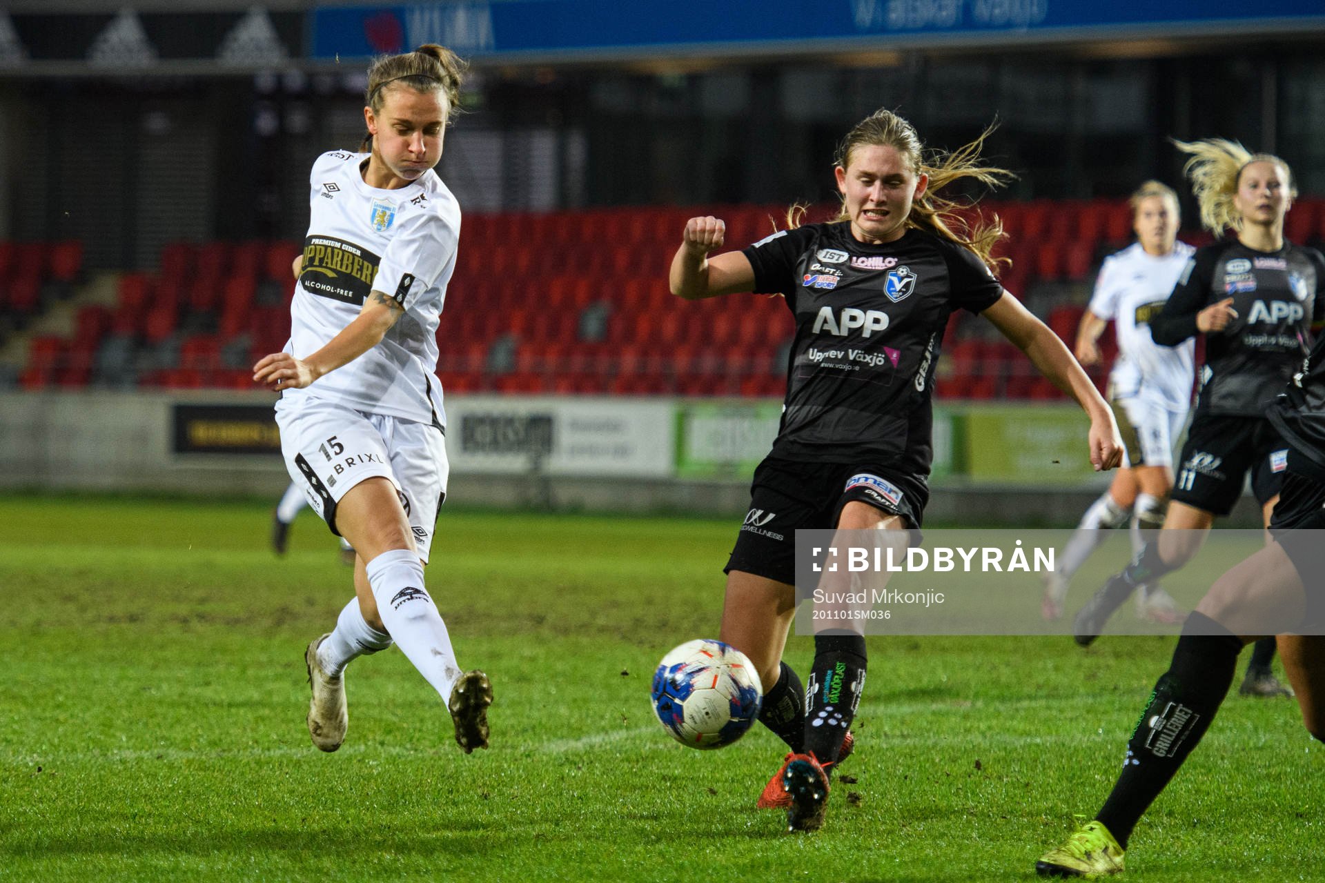 Göteborgs Julia Zigiotti Olme och Växjös Jennie Nordin