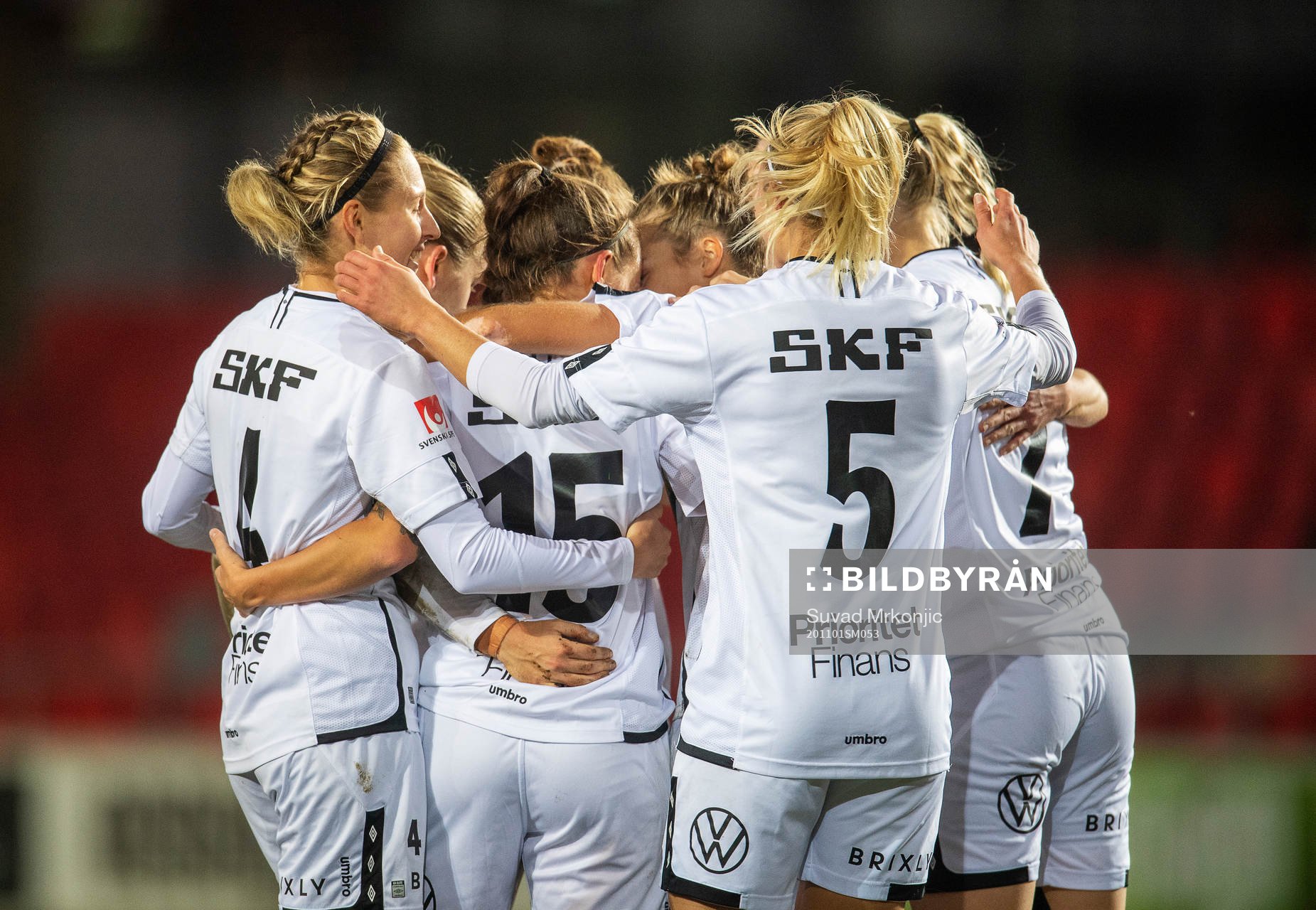 Göteborgs Julia Zigiotti Olme jublar med lagkamrater