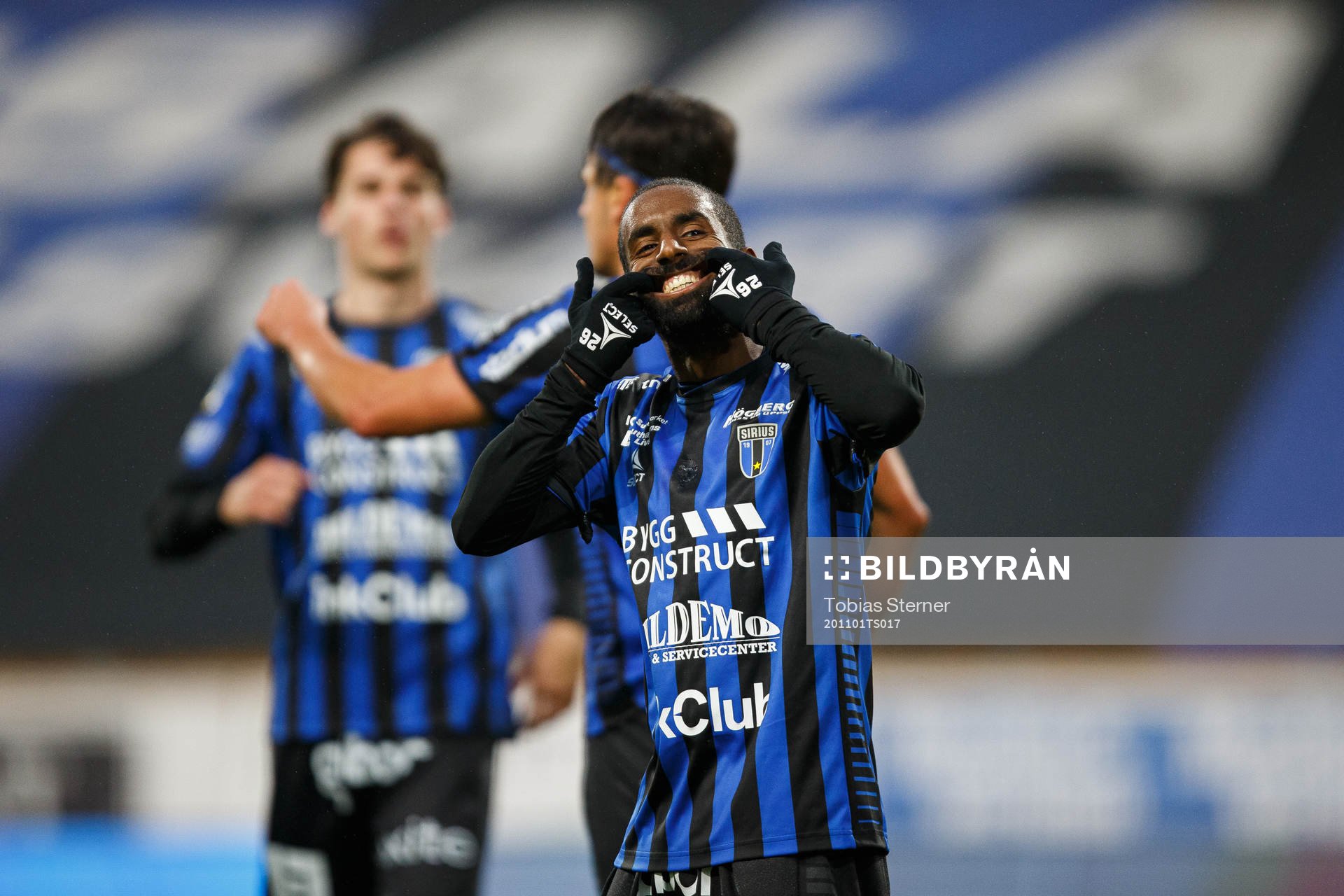 Sirius Mohammed Khalid Saeid jublar efter 2-0 under fotbollsmatchen i Allsvenskan mellan Sirius och Kalmar den 1 november 2020 i Uppsala.