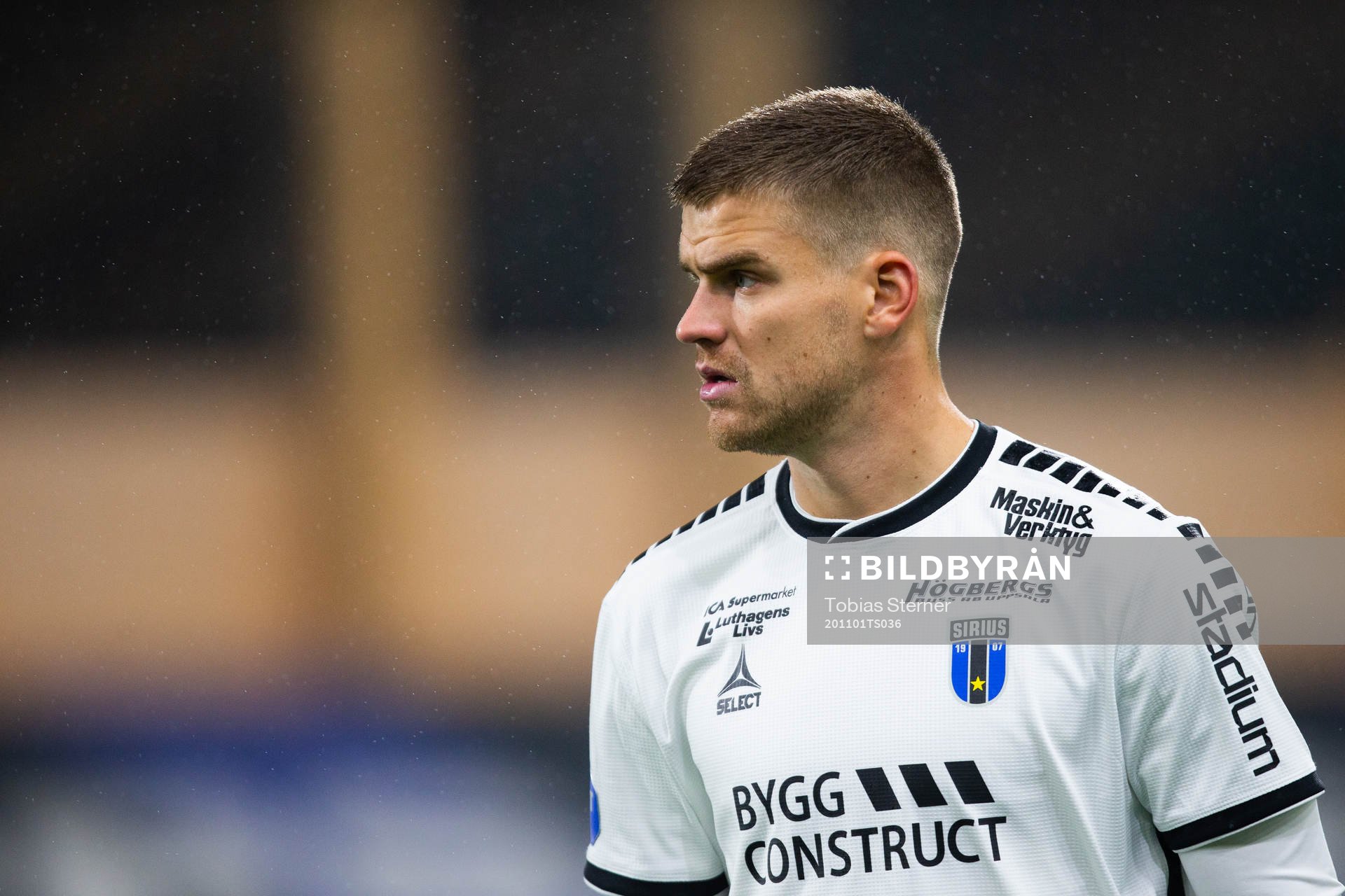 Sirius målvakt Lukas Jonsson deppar