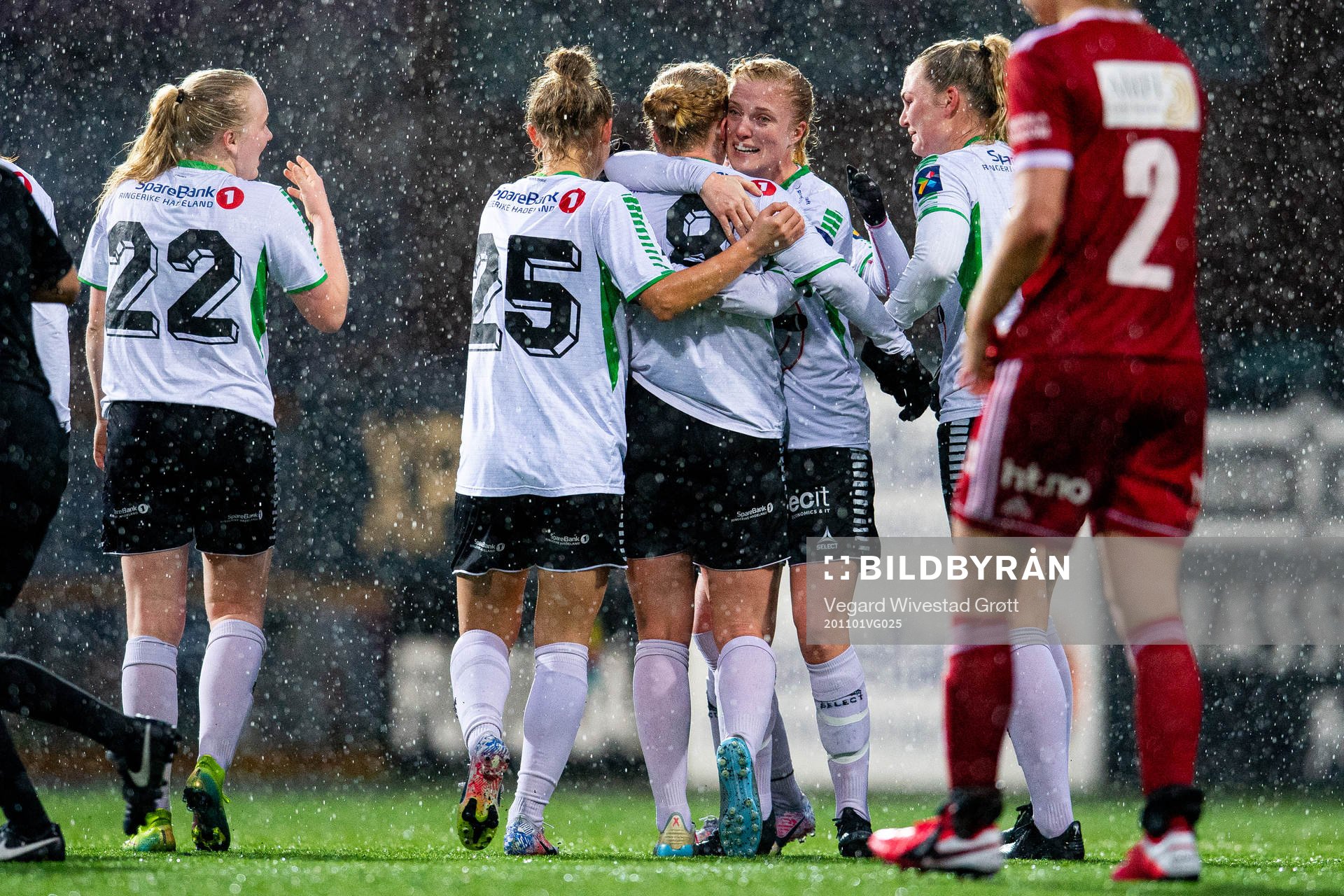 Guro Næss Berge of Hønefoss celebrates with teammate