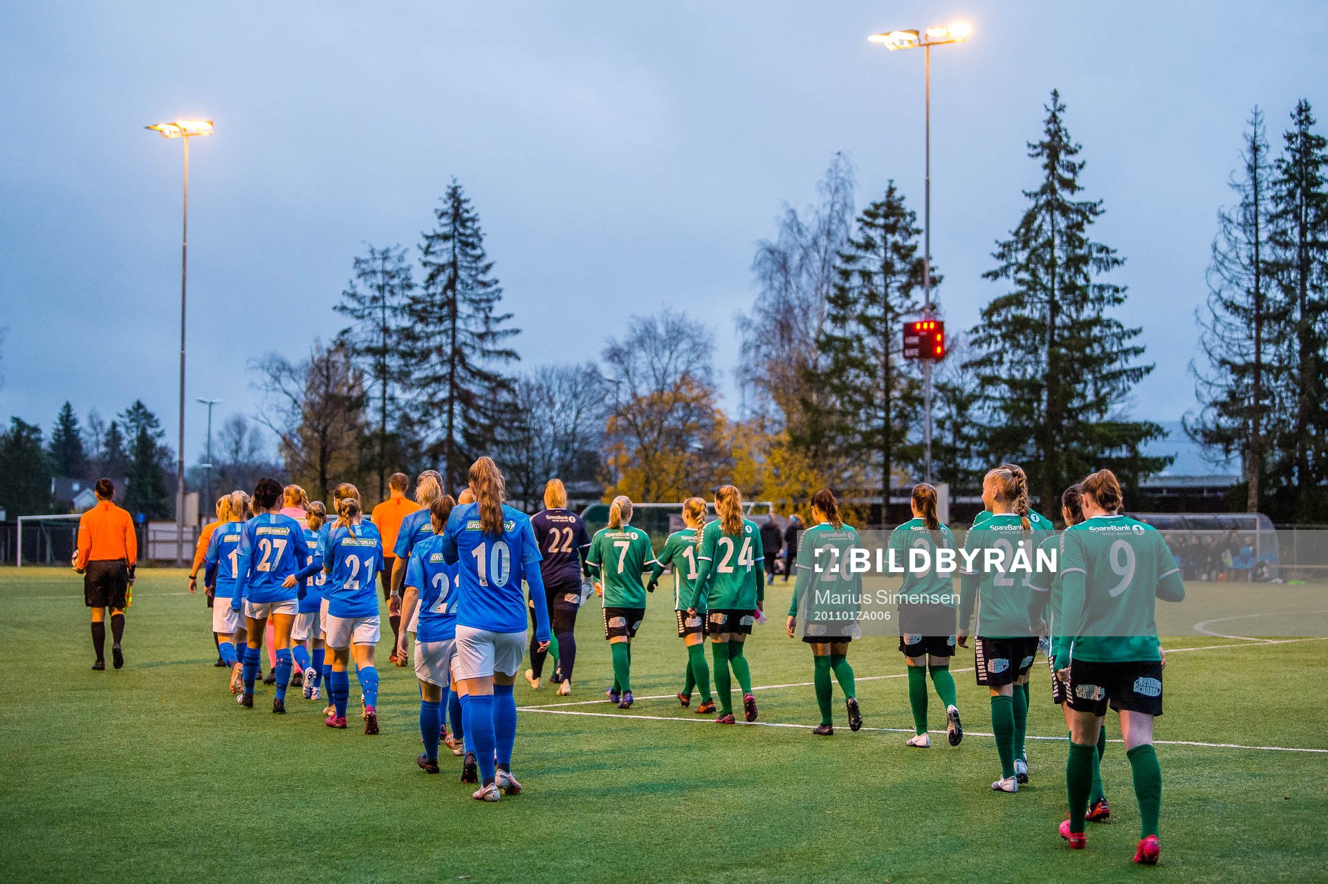 Silje Paulsen, Celina Smith, Kamilla Børve Nygård, Rikke Fleischer Nedreaas of Grei, Marie Aspenes, Helene Sørensen, Emma Granlind, Sofia Margrethe Sørensen Mikaelsson, Eline Sofie Hestsveen, Amalie Isabell Taraldsen and Vilde Bratland of Fløya ahead of the 1. divison football match between Grei and Fløya on November 1, 2020 in Oslo.