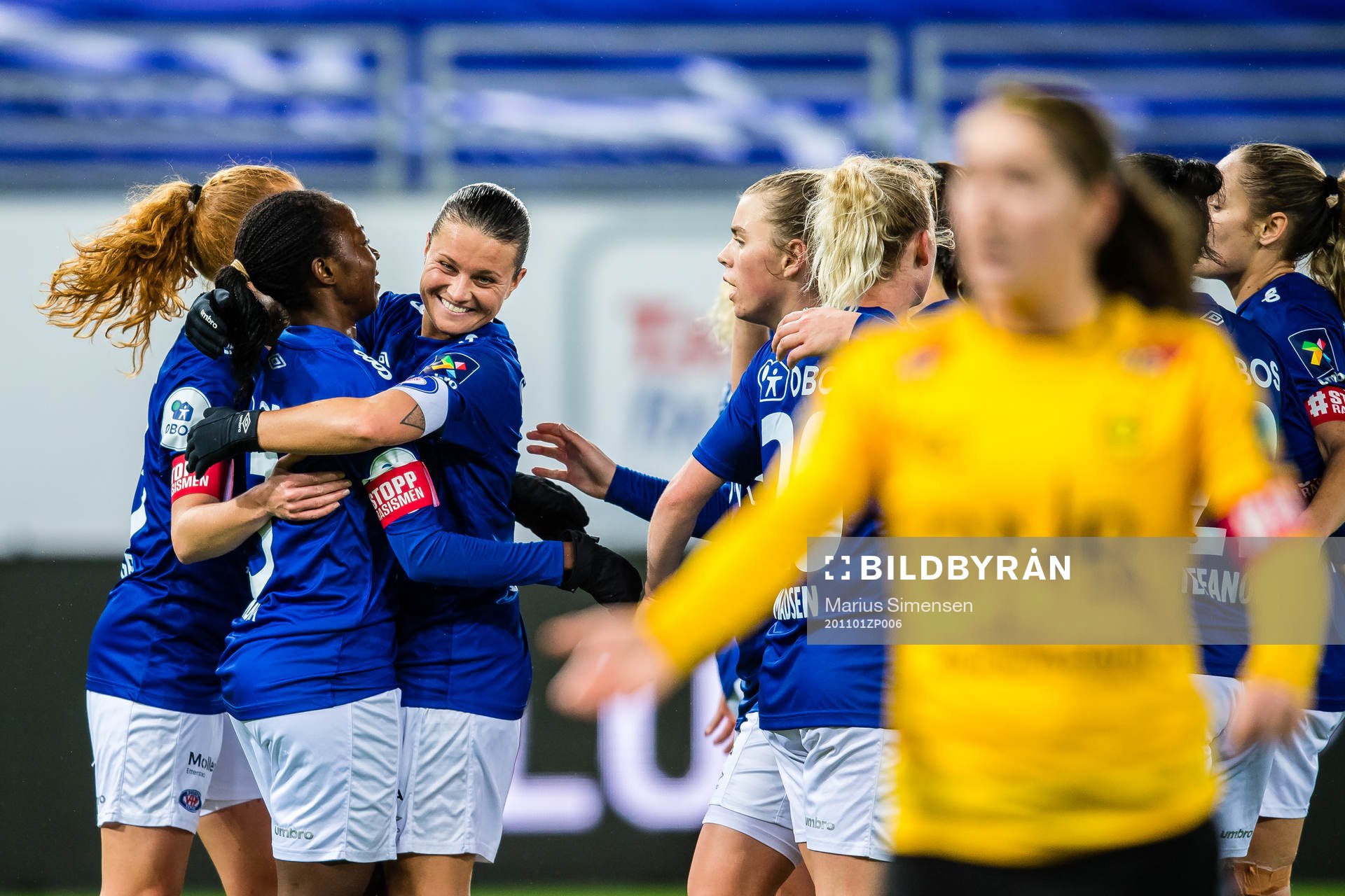 Ajara Nchout Njoya of Vålerenga celebrates with Sherida