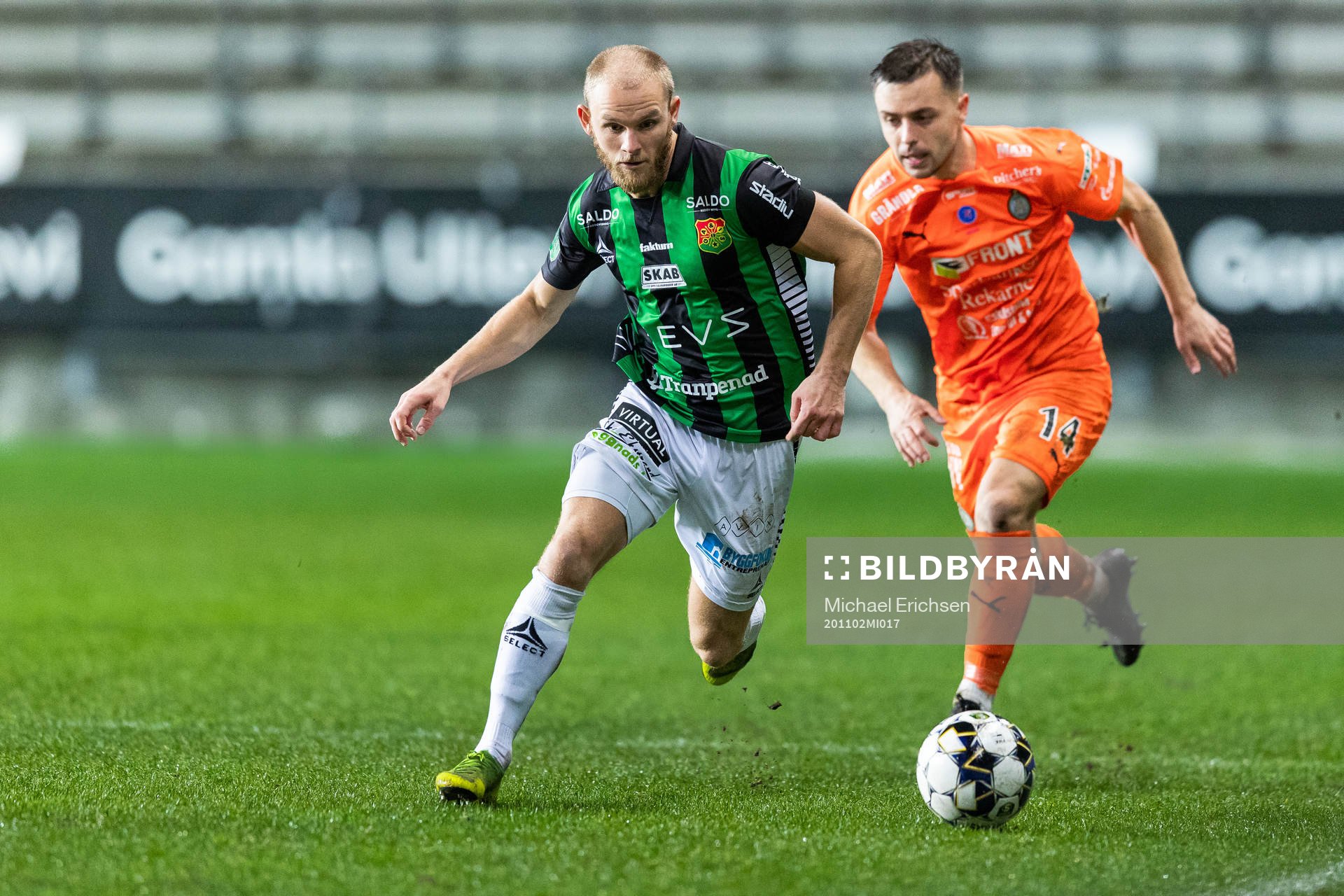 GAIS Niclas Andersén och AFC Eskilstunas Ryabn Williams under fotbollsmatchen i Superettan mellan GAIS och AFC Eskilstuna den 2 november 2020 i Göteborg.