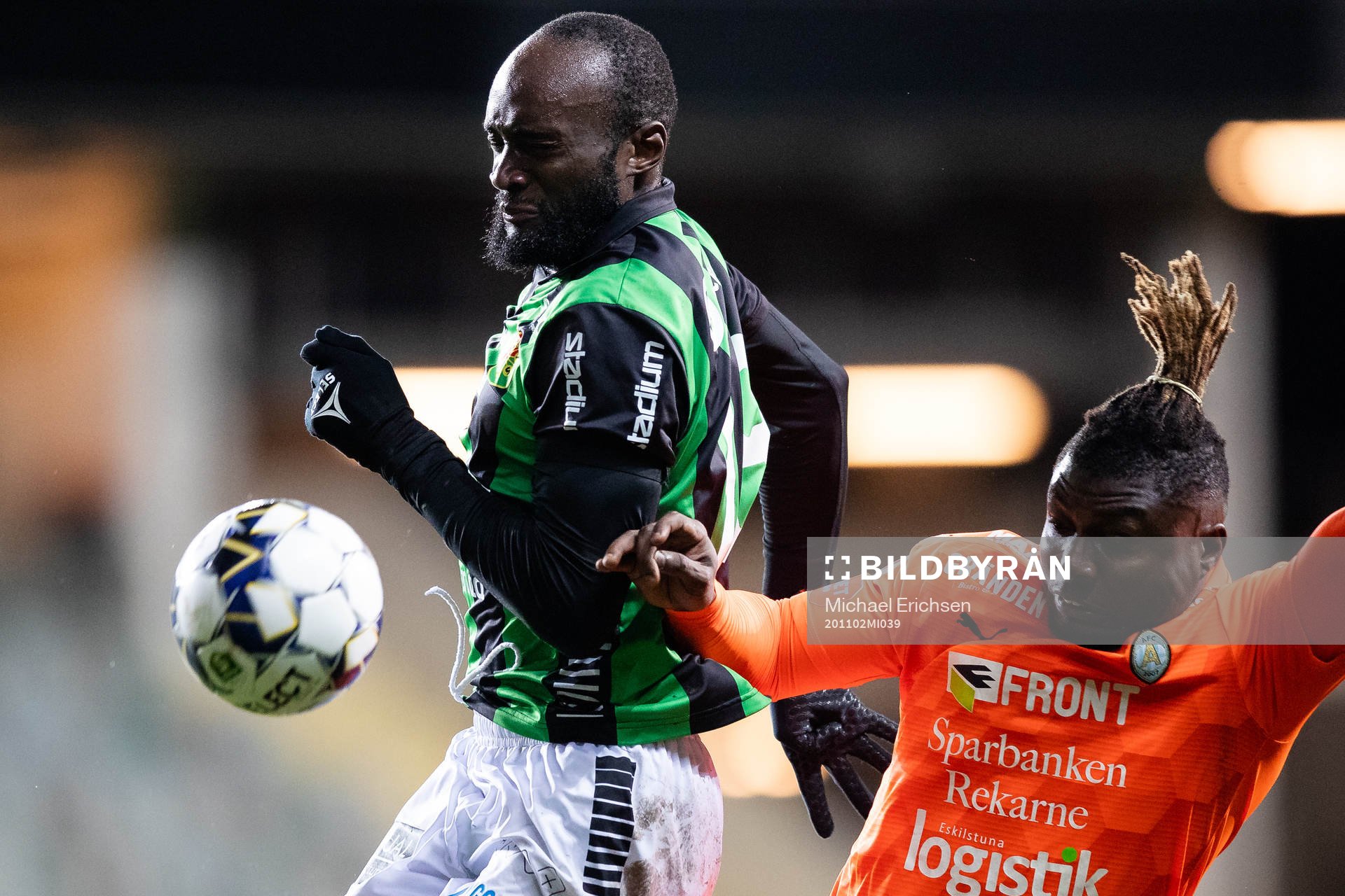 GAIS Boris Lumbana och AFC Eskilstunas Onyedikachukwu